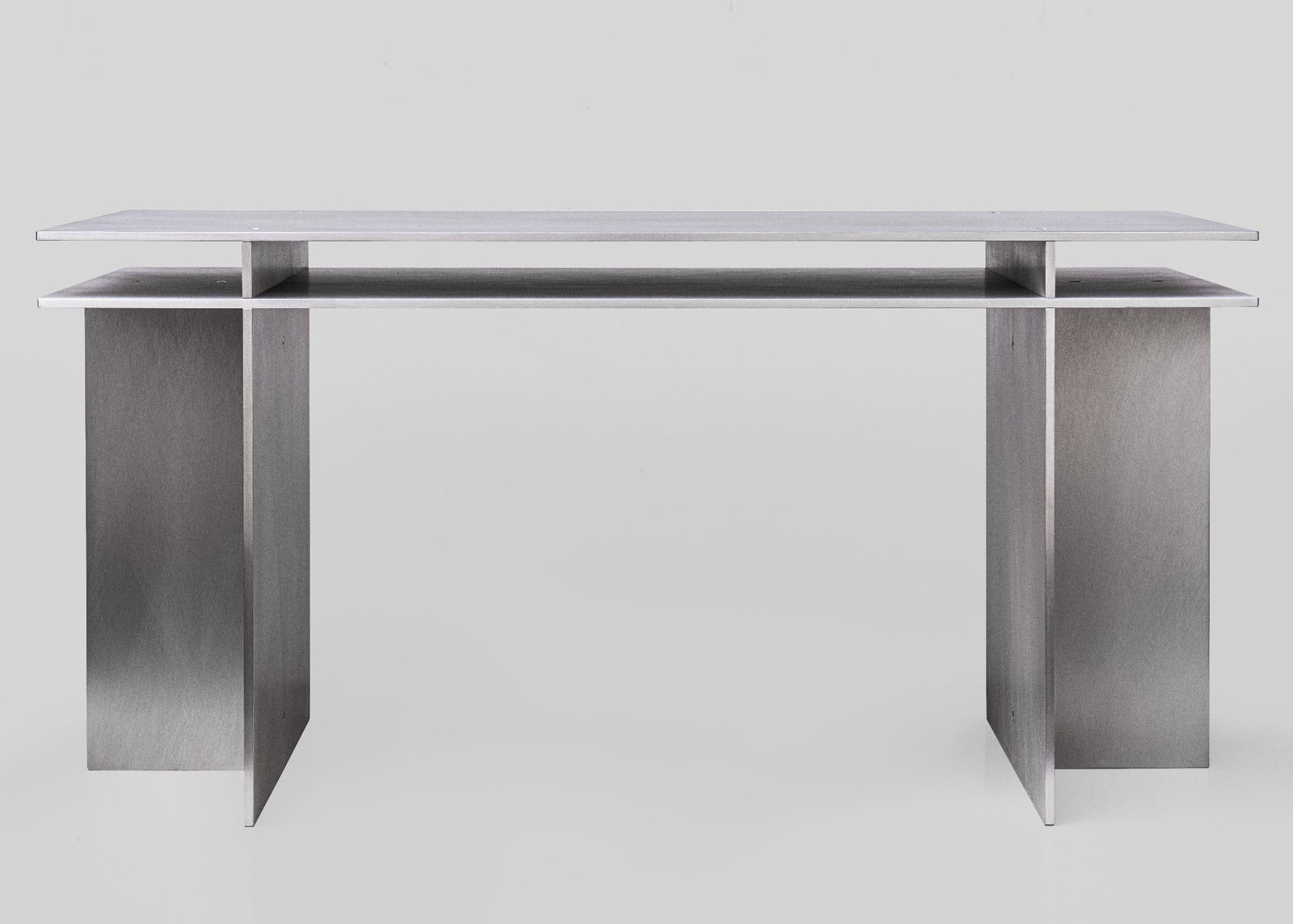 Johan Viladrich AL Desk Desk Brushed, waxed aluminum Signed Year of creation: 2026 H75 W150 D50: Johan Viladrich AL Desk Desk Brushed, waxed aluminumSignedYear of creation: 2026 H75 W150 D50 cm A desk made of brushed and waxed aluminum, the result of a quest for the absolute and uncompromising