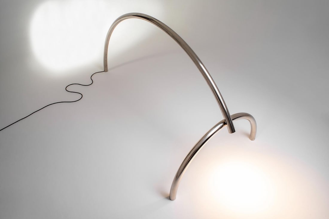 Max Enrich (1987) Tubs i llums #2 Floor lamp Stainless steel Limited edition of 7 pieces Date of: Max Enrich (1987)Tubs i llums #2Floor lamp Stainless steel Limited edition of 7 piecesDate of creation: 2020H100 W100 D200 cm Max Enrich focuses on a constant search for bold and evocative forms that 