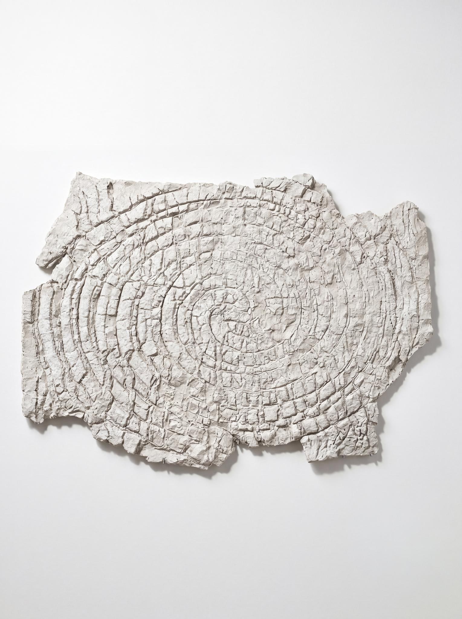 Claudi Casanovas ...com si li haguessin robat un tresor que no havia sabut que tenia fins el moment: Claudi Casanovas ...com si li haguessin robat un tresor que no havia sabut que tenia fins el momentde perdre'l...Bas-relief White sandstone Creation date : 2010H113 W94 D3 cmThis stoneware bas-relief