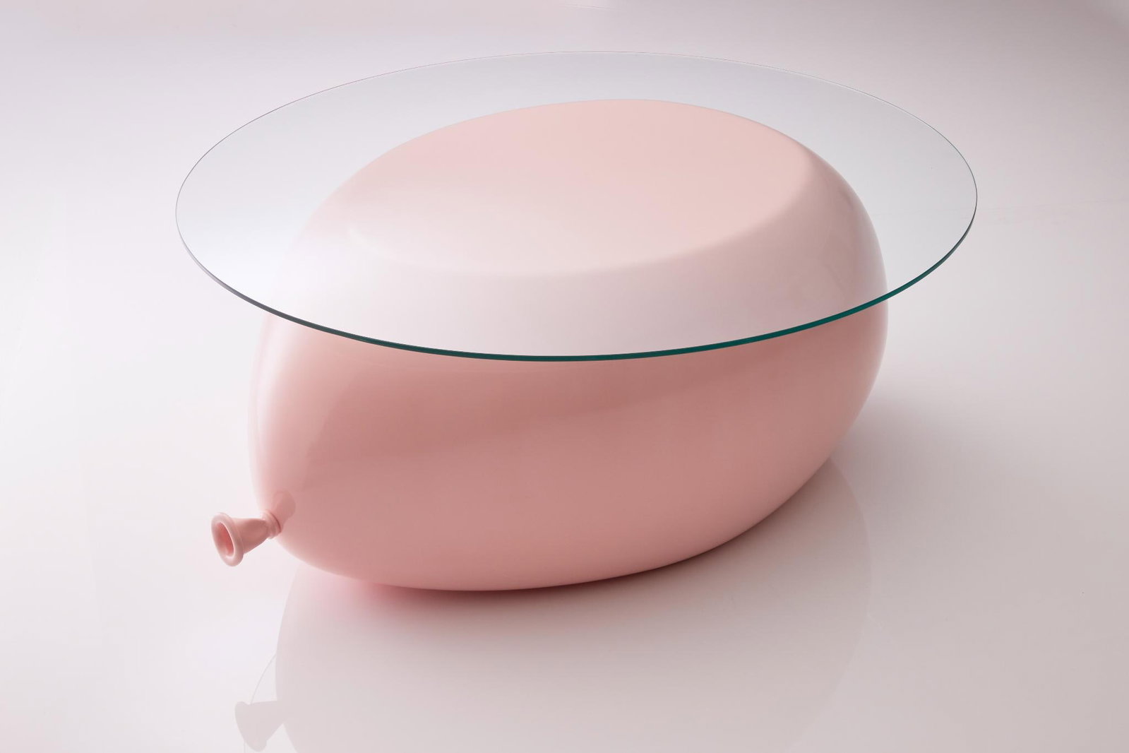 Satoshi Itasaka Balloon Table ABS, steel, glass Date created: 2023 H37 W90 D90 cm Satoshi Itasaka: Satoshi Itasaka Balloon Table ABS, steel, glassDate created: 2023H37 W90 D90 cm Satoshi Itasaka is a product and furniture designer who works under the name studio H220430, an acronym for Heisei 22