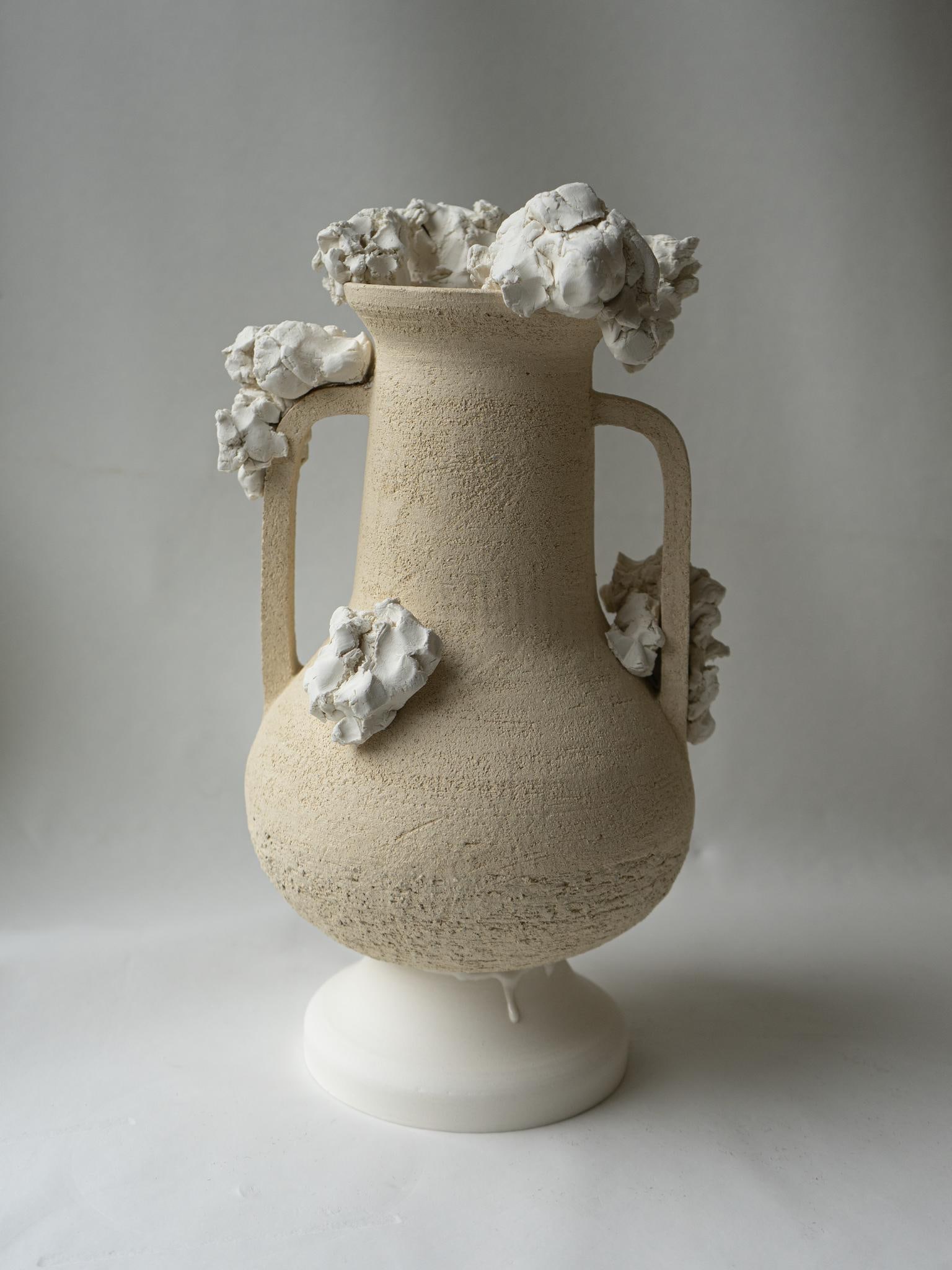 Focater Testae White Chamotte stoneware with porcelain decorations Hand-shaped and hand-thrown, (1 of 2)