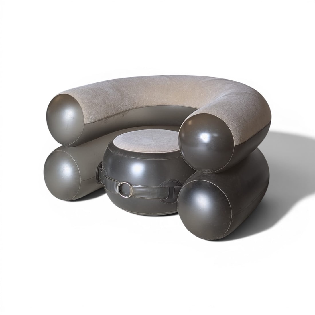 Jean Aubert, Jean Paul Jungmann and Antonio Stinco Tore Pair of inflatable armchairs PVC and flocked (1 of 9)