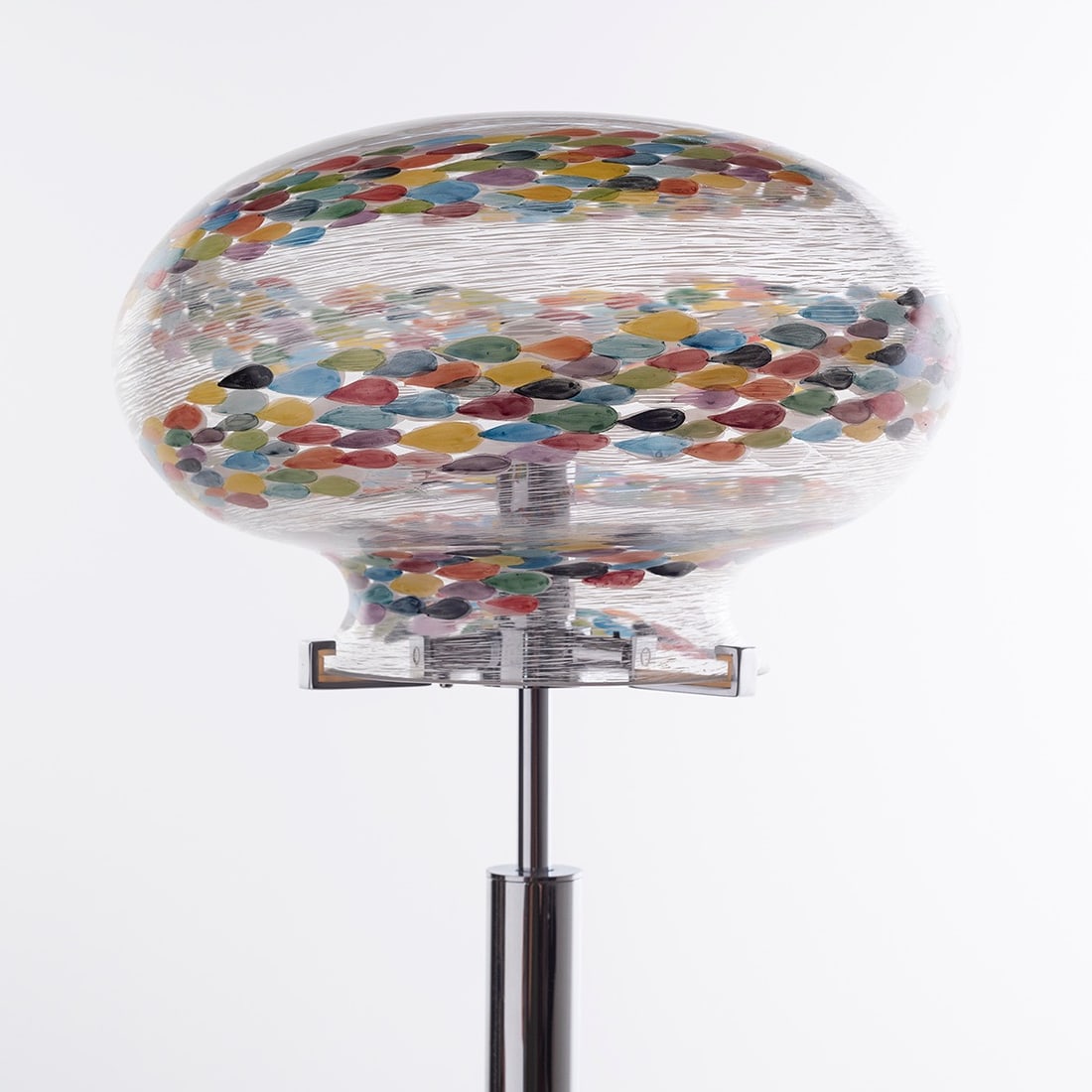 Shigeru UCHIDA Mojiko Lamp #4 Floor lamp Chrome-plated metal and glass, hand-painted by Kumiko: Shigeru UCHIDA Mojiko Lamp #4 Floor lamp Chrome-plated metal and glass, hand-painted by Kumiko Hayashi Creation date: 1988 H165 D55 cm This Mojiko Lamp #4 amplifies the aesthetic impact of the