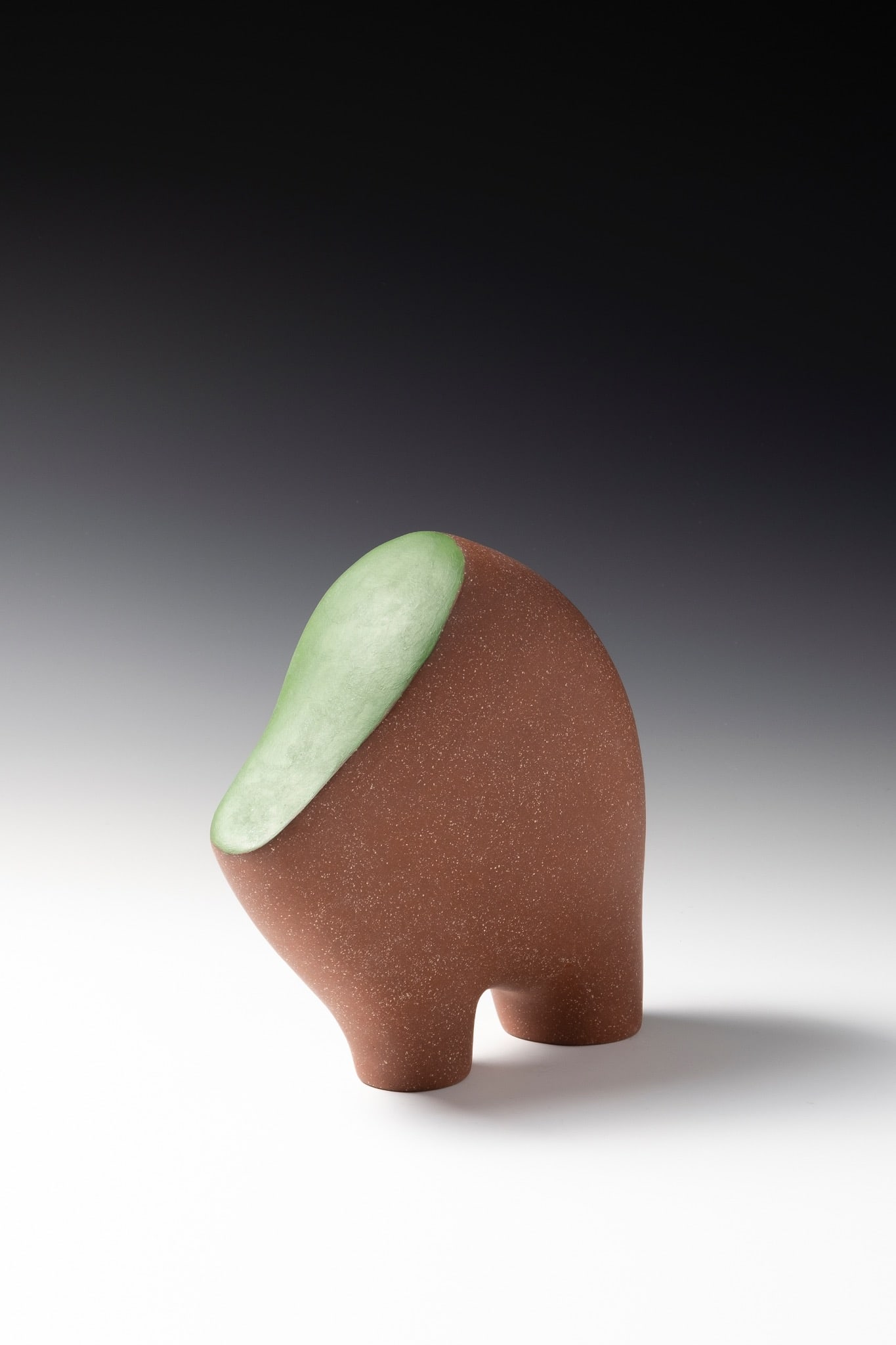 Deirdre Mac Loughlin (born 1949) Lãnus Sculpture Polychrome glazed ceramic 2022 H22 L21 P10 cm (1 of 3)