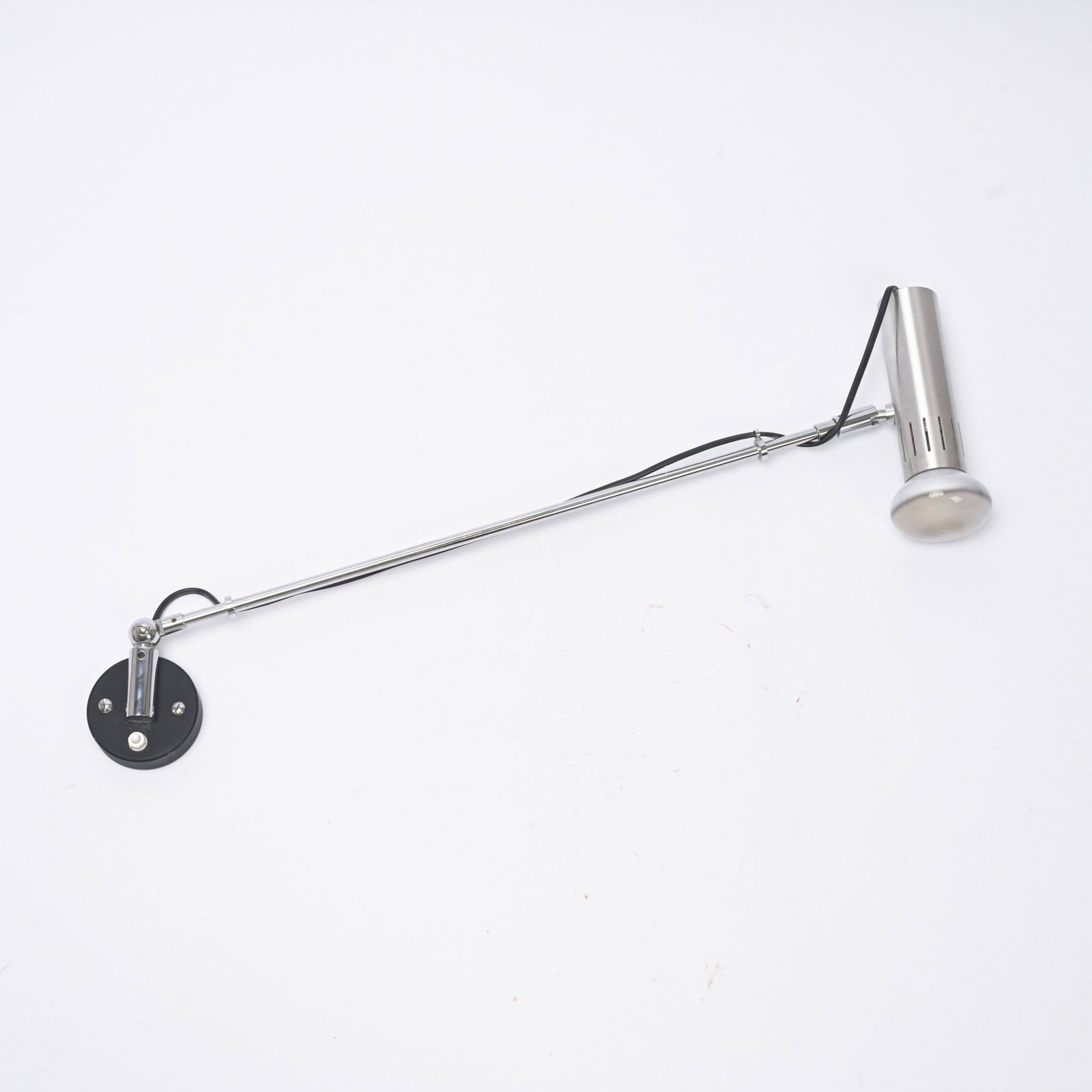 Anonymous, in the style of Alain Richard (1926–2017) Wall sconce in the style of Alain Richard for: Anonymous, in the style of Alain Richard (1926–2017)Wall sconce in the style of Alain Richard for DisderotCirca 1967 L75 cmVery good overall conditionAlain Richard, along with Pierre Paulin, Pierre 