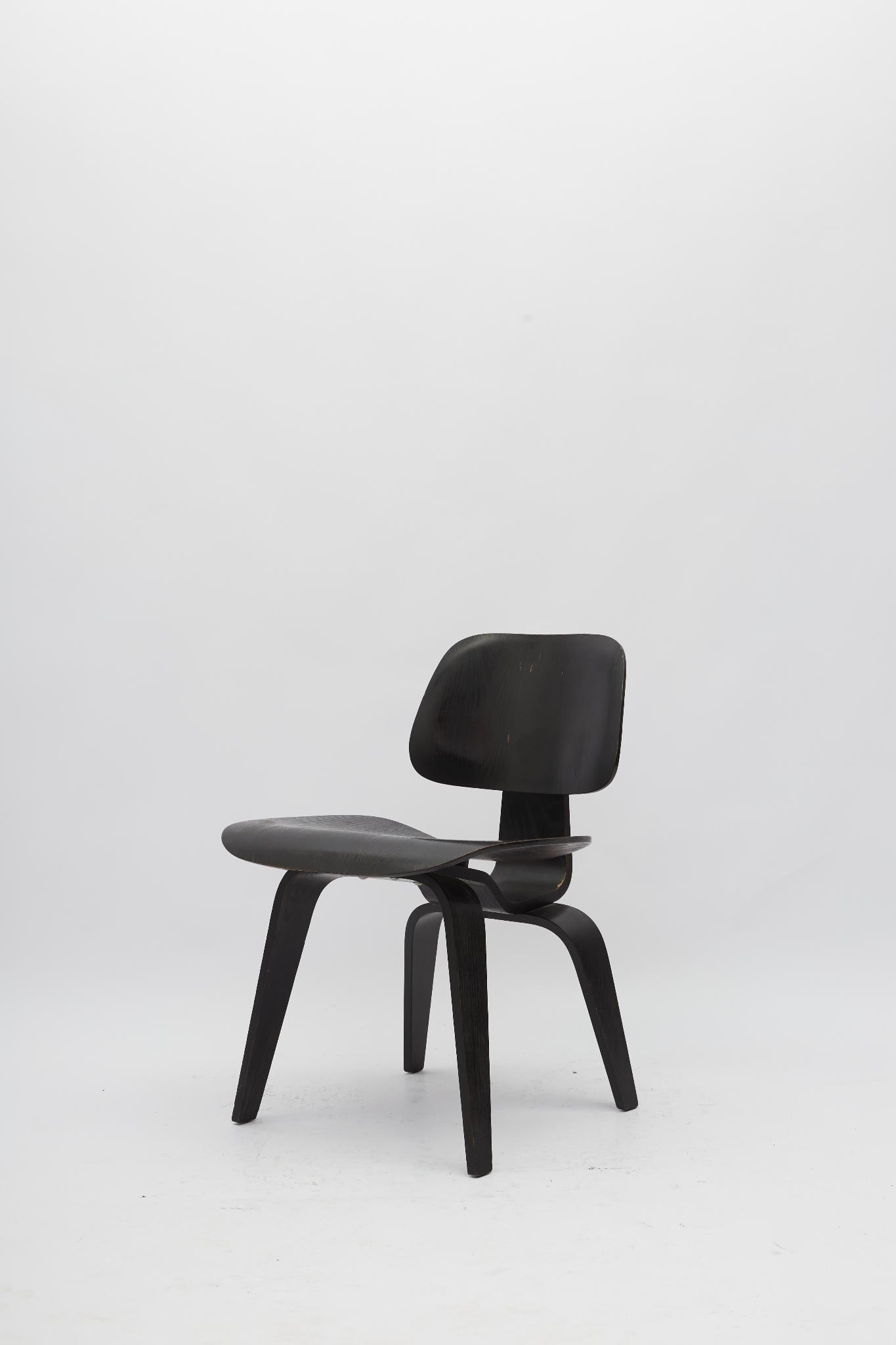 Charles Eames DCW Chair Wood H72 L49 P51 cm (1 of 9)