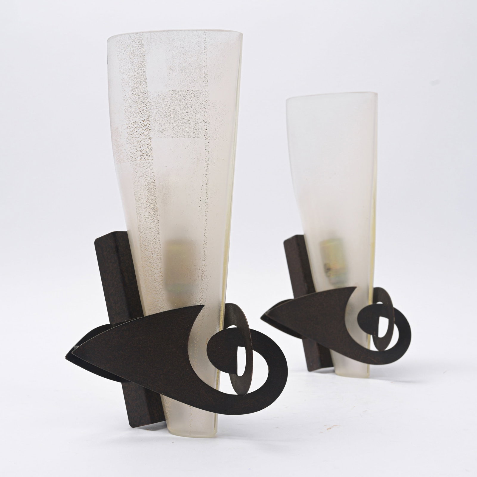 Jean-François Crochet Phantom Pair of wall sconces Murano glass with gold leaf inclusions Terazni: Jean-François CrochetPhantomPair of wall sconcesMurano glass with gold leaf inclusionsTerazni EditionDate of creation: circa 1990H 31.5, W 18, D 18 cmVery good original condition; some signs of use