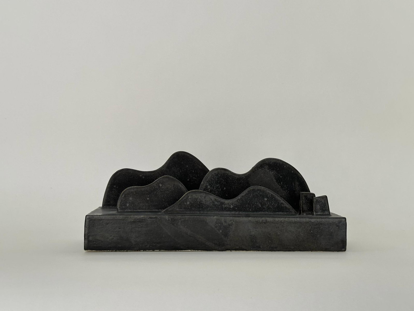Guido de Zan (born in 1947) Landscape Sculpture Stoneware Date of creation: 2023 H 11, W 28, D 9 cm (1 of 1)