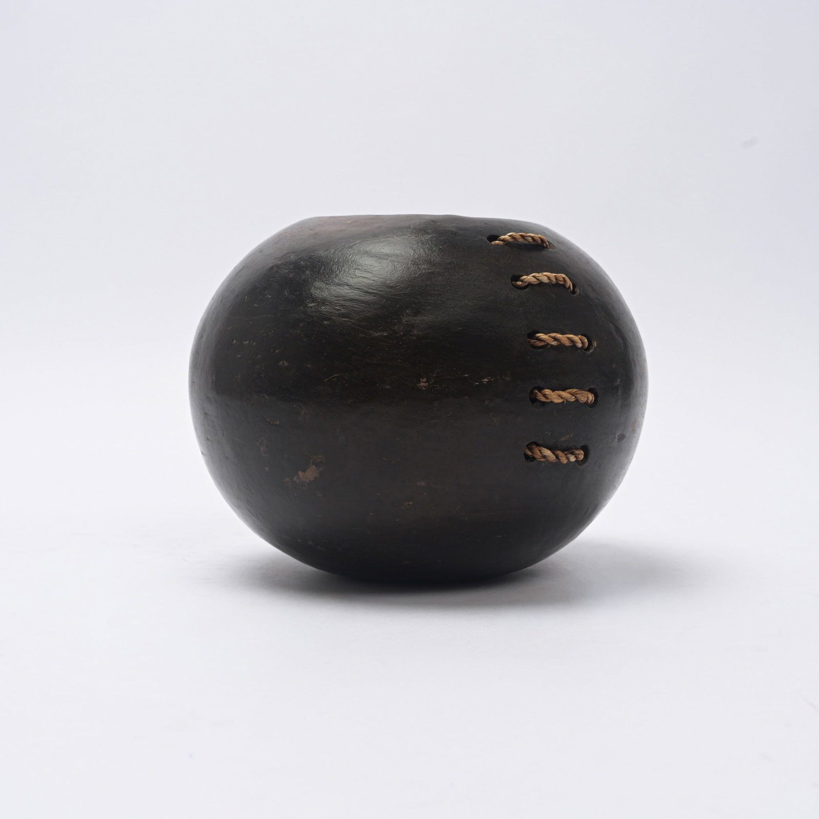 Etni-Tecni Calabash Vase Ceramic 1991 H21 W18 cm In very good original condition Etni-Tecni’s: Etni-TecniCalabash VaseCeramic1991H21 W18 cmIn very good original conditionEtni-Tecni’s creations were distributed throughout the 1990s by prestigious retailers such as The Conran Shop and the En At