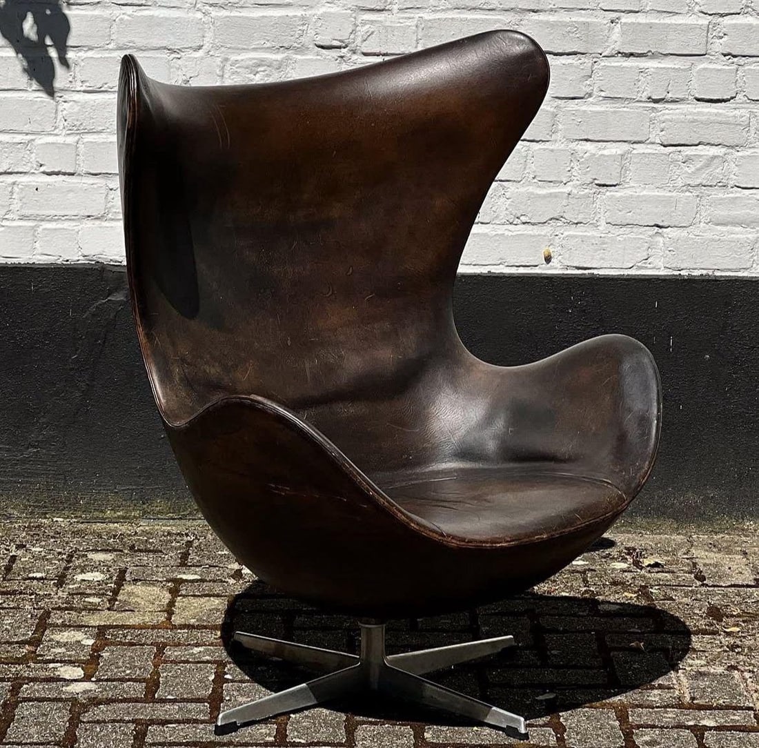 Arne Jacobsen Egg Armchair Leather and steel First edition by Fritz Hansen — Historic model from: Arne JacobsenEggArmchair Leather and steel First edition by Fritz Hansen — Historic model from the SAS Royal Hotel1956H 105 cm (41.34 in) D 87 cm (34.26 in) HA 36 cm (14.18 in)A true icon of 20th-ce