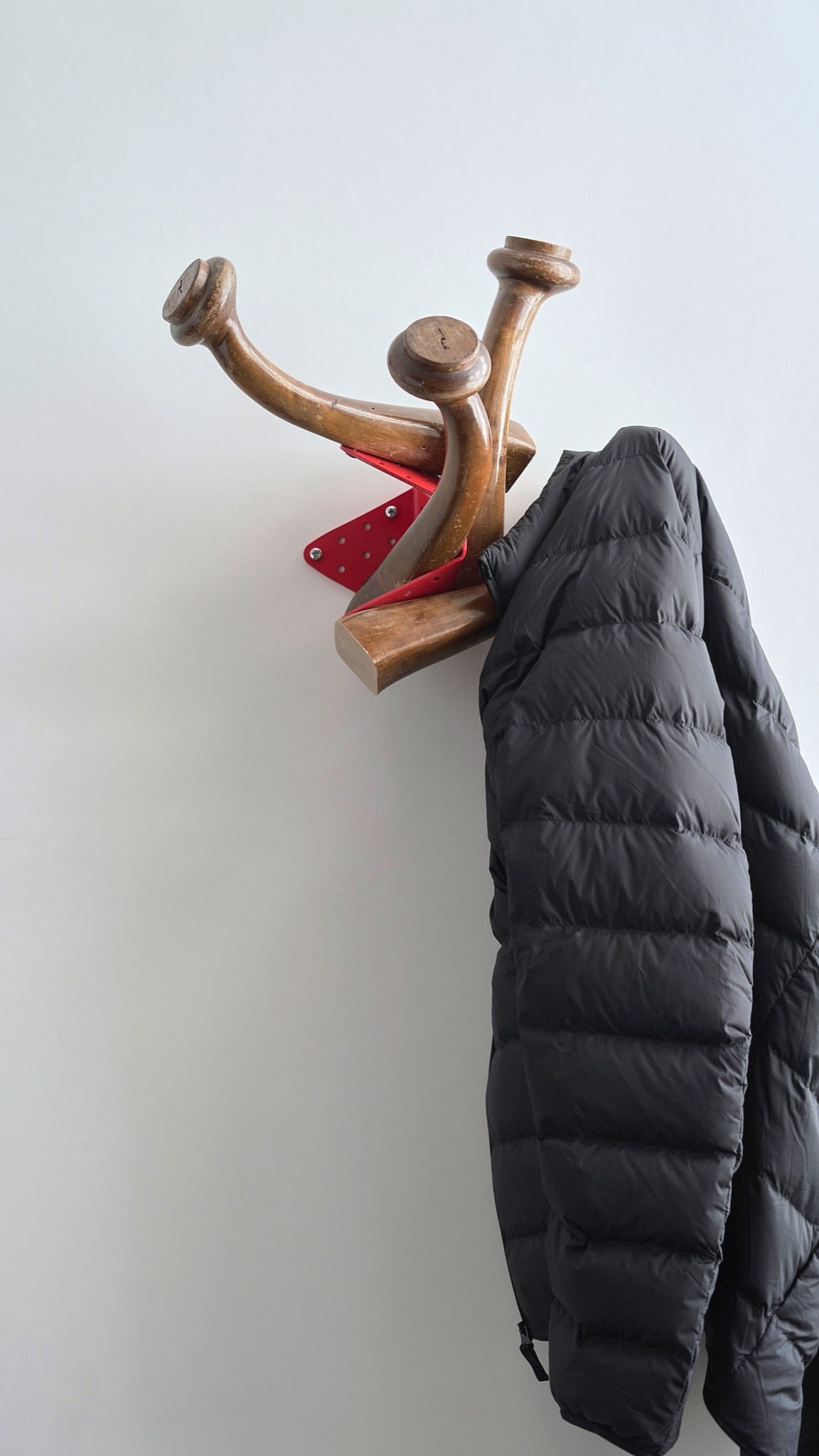 Curro Claret (1968) Hanger #7 Coat hanger Metal and reused wood H34 W41 D30 cm One-of-a-kind piece: Curro Claret (1968)Hanger #7Coat hangerMetal and reused woodH34 W41 D30 cmOne-of-a-kind pieceBorn out of an initial desire to encourage independent creation, the “Hanging with T300” series rei
