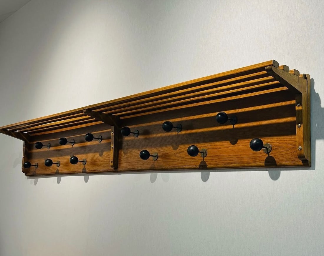 André Wogenscky & Marta Pan Coat rack and luggage rack Wood and metal Date of creation: 1964: André Wogenscky & Marta PanCoat rack and luggage rackWood and metalDate of creation: 1964H45 L230 P35 cmOne-of-a-kind piece created for the meeting room at the EDF center.This 1964 creation exemp