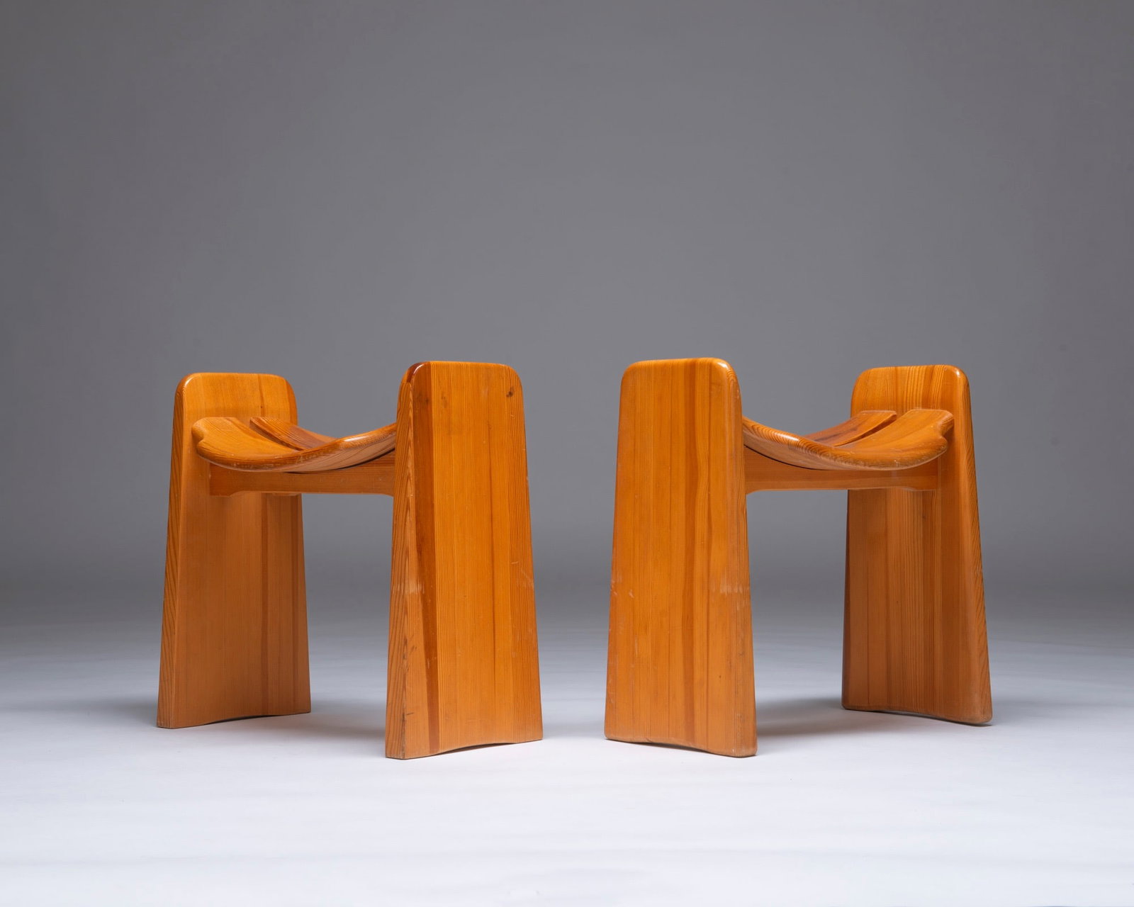 Gilbert Marklund Jonte Pair of stools Pine Edition Furusnickarn AB, Sweden Creation date: circa: Gilbert Marklund JontePair of stoolsPineEdition Furusnickarn AB, SwedenCreation date: circa 1970Pair of Jonte stools in solid pine. Edition Furusnickarn AB (Sweden), circa 1970.Gilbert Marklund is a S