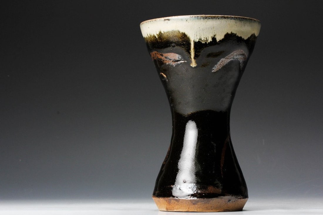 HAMADA Shoji (1894–1978) Polychrome stoneware vase, signed on the underside. Circa 1950 H 16.5 × (1 of 9)