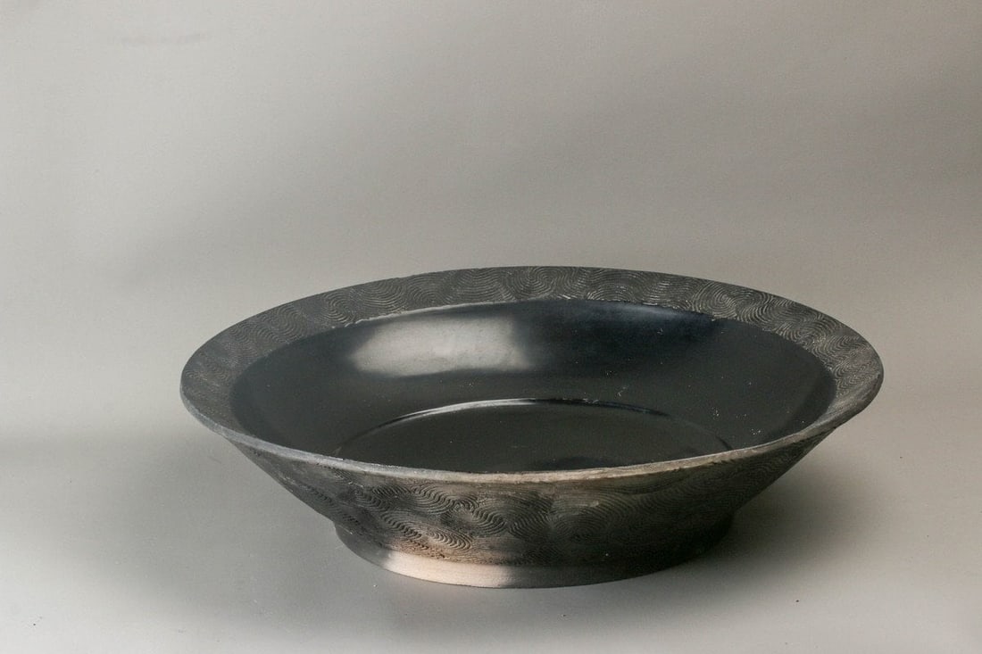 SAKATA Jinnai (born 1943) Stoneware dish with engraved geometric designs, partially glazed with ash (1 of 7)