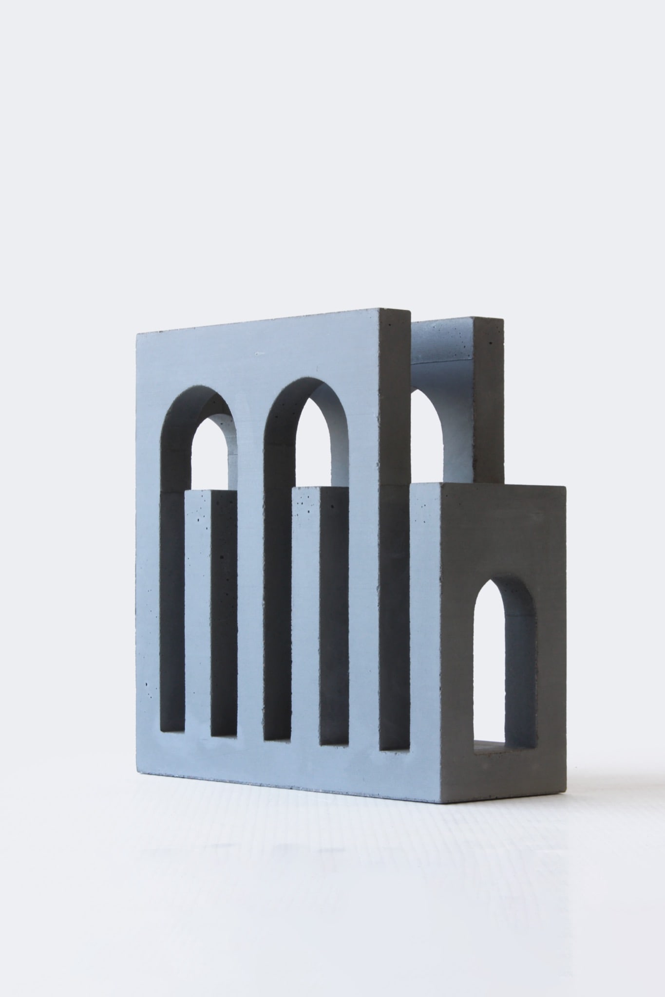 David UMEMOTO (born in 1975) "Arcade #2" Cast concrete H28 L28 P10 cm (1 of 2)