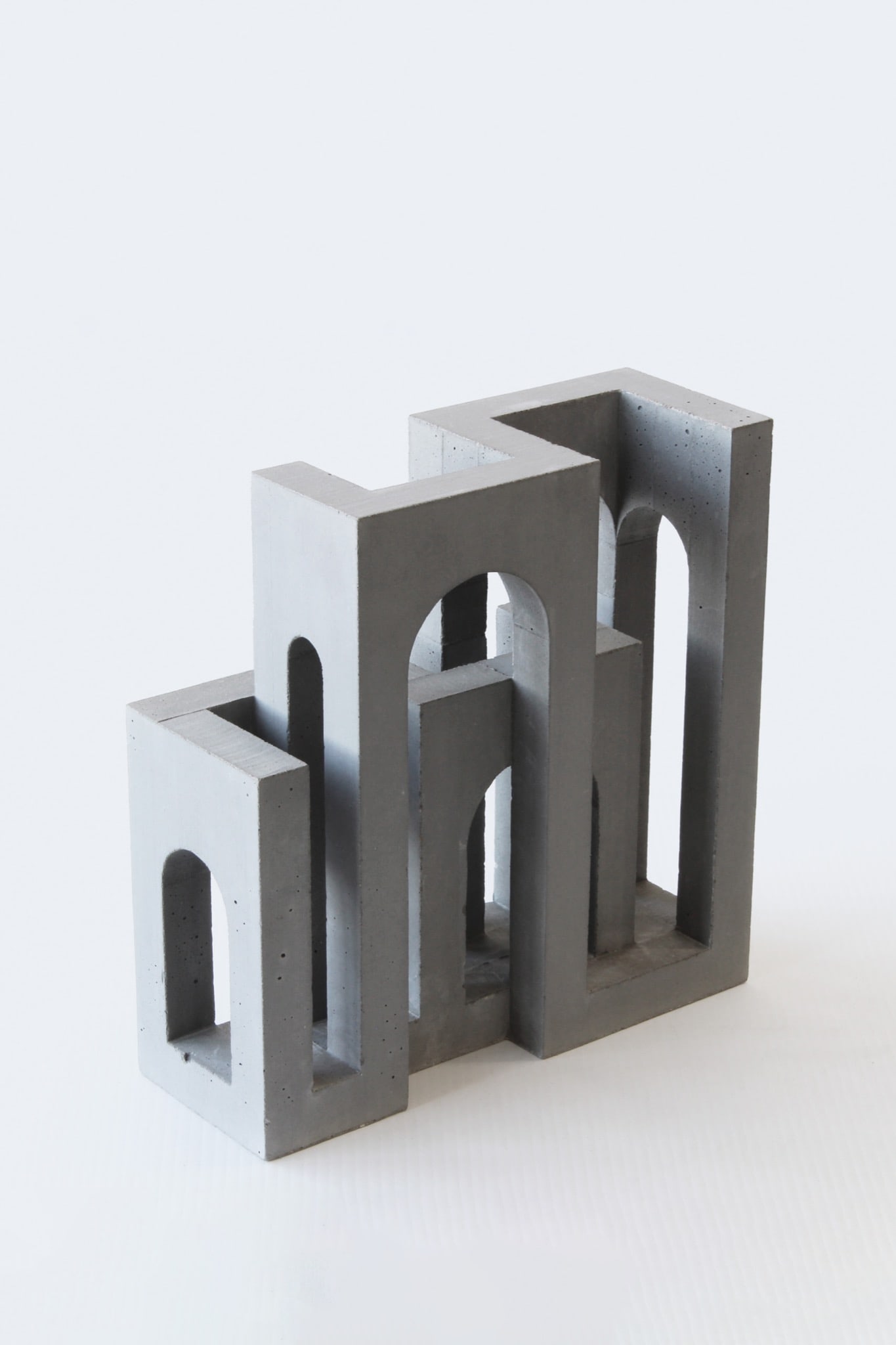 David UMEMOTO (born in 1975) "Arcade #3" Cast concrete H28 L28 P10 cm (1 of 1)