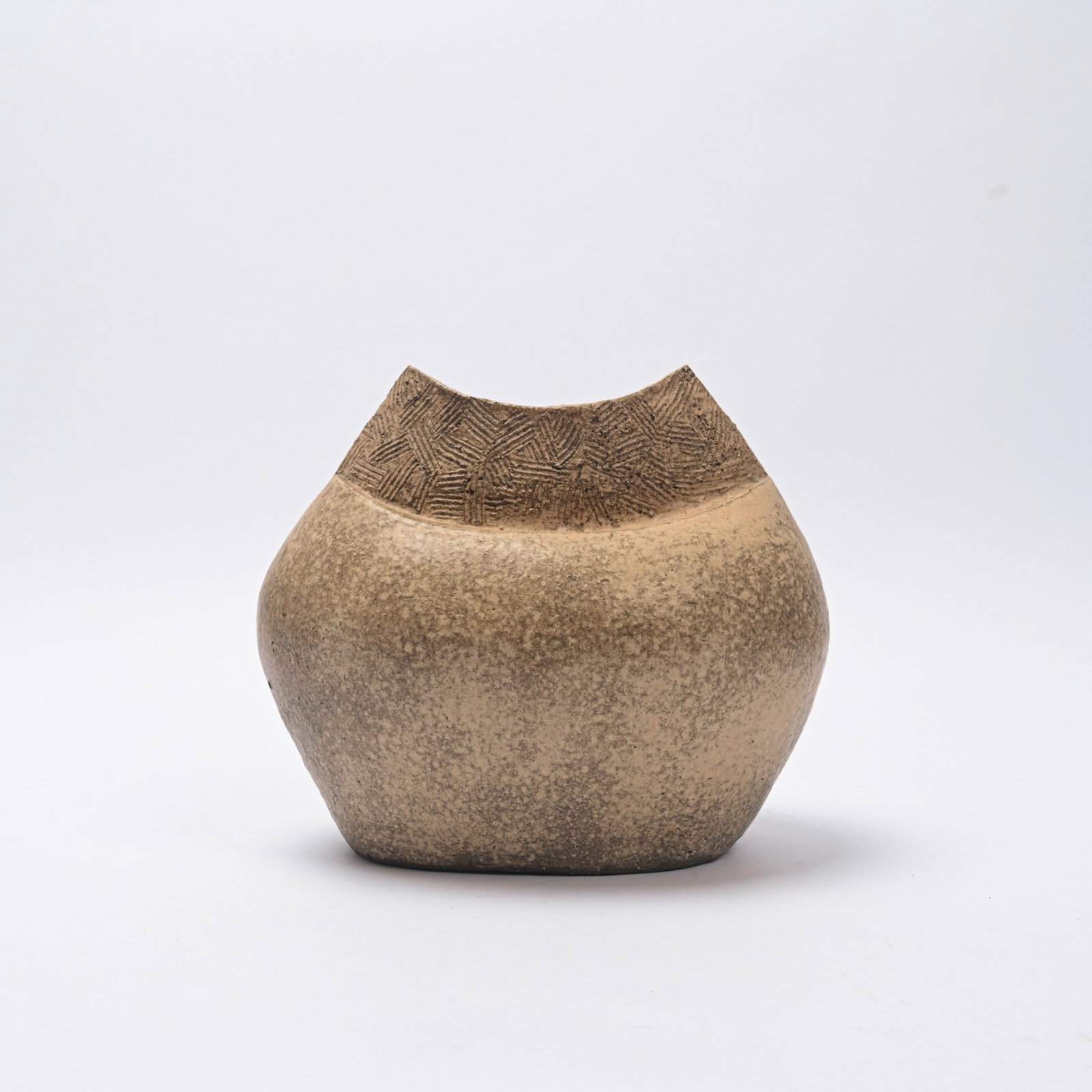 Unknown artist Large vase Chamotte clay Signed "MD" Circa 1995 H 30, W 26, D 15 cm In very good (1 of 5)
