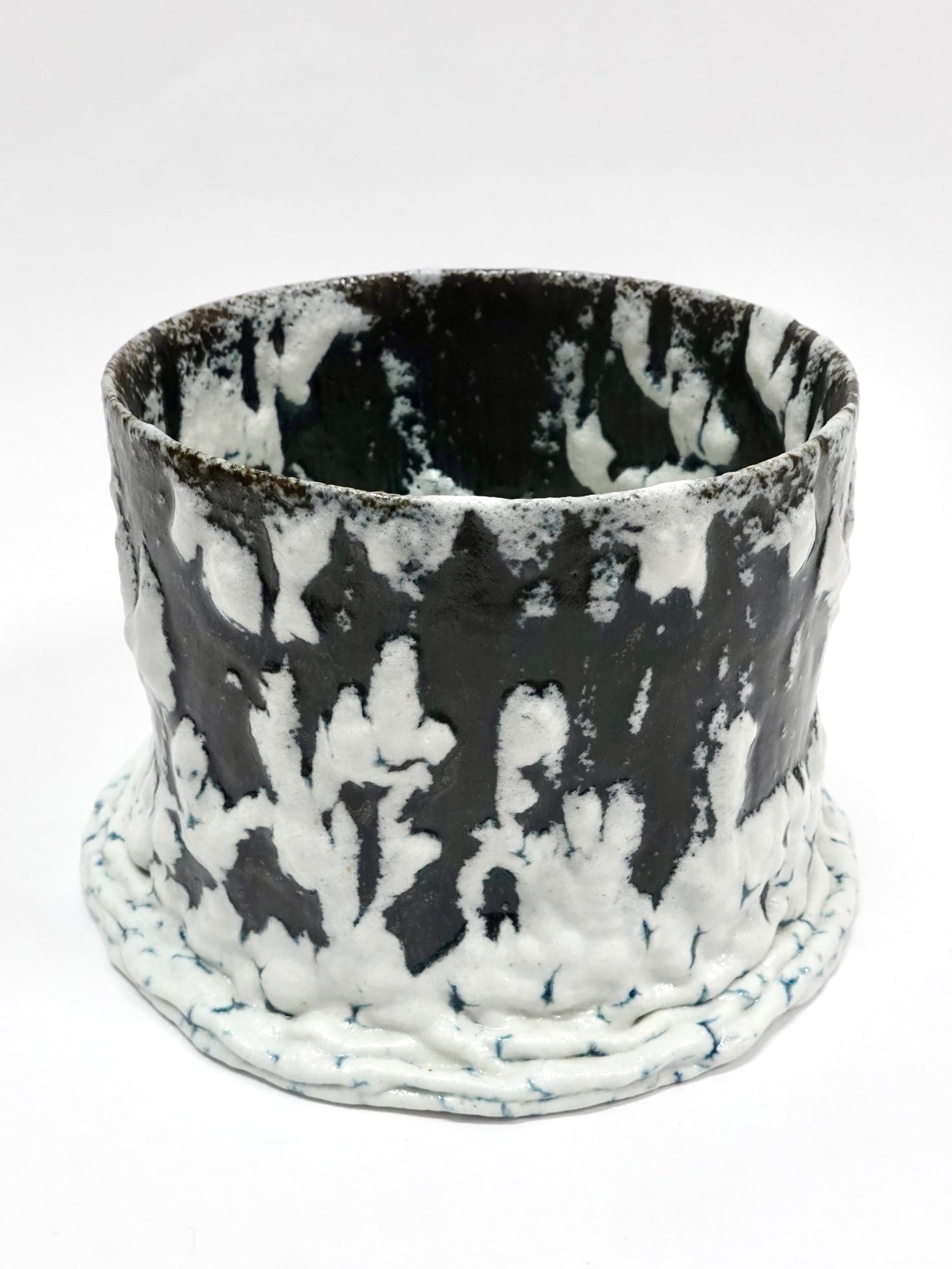 Jussi Ojala (1956) Black, Blue, and White Cylinder - Po Ceramic and enamel 2017 H14 Ø24 cm The: Jussi Ojala (1956)Black, Blue, and White Cylinder - PoCeramic and enamel2017H14 Ø24 cmThe glaze covering Jussi Ojala’s ceramic works seems to burst, cracking into mysterious patterns and flowing do
