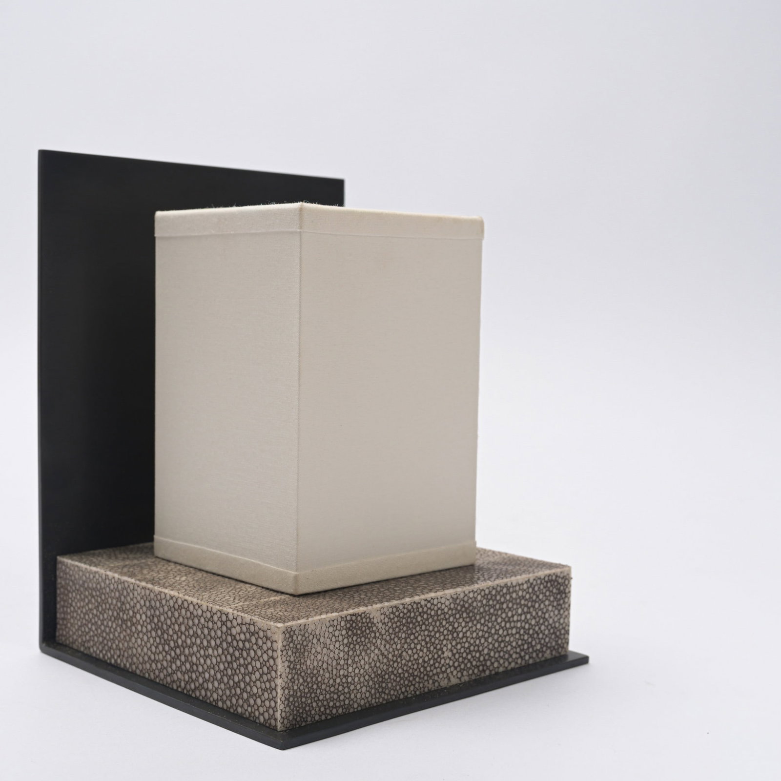 Anonymous Wall sconce Sharkskin, brass, and fabric shade. Circa 1990 H14 L14 P14 cm Excellent (1 of 3)
