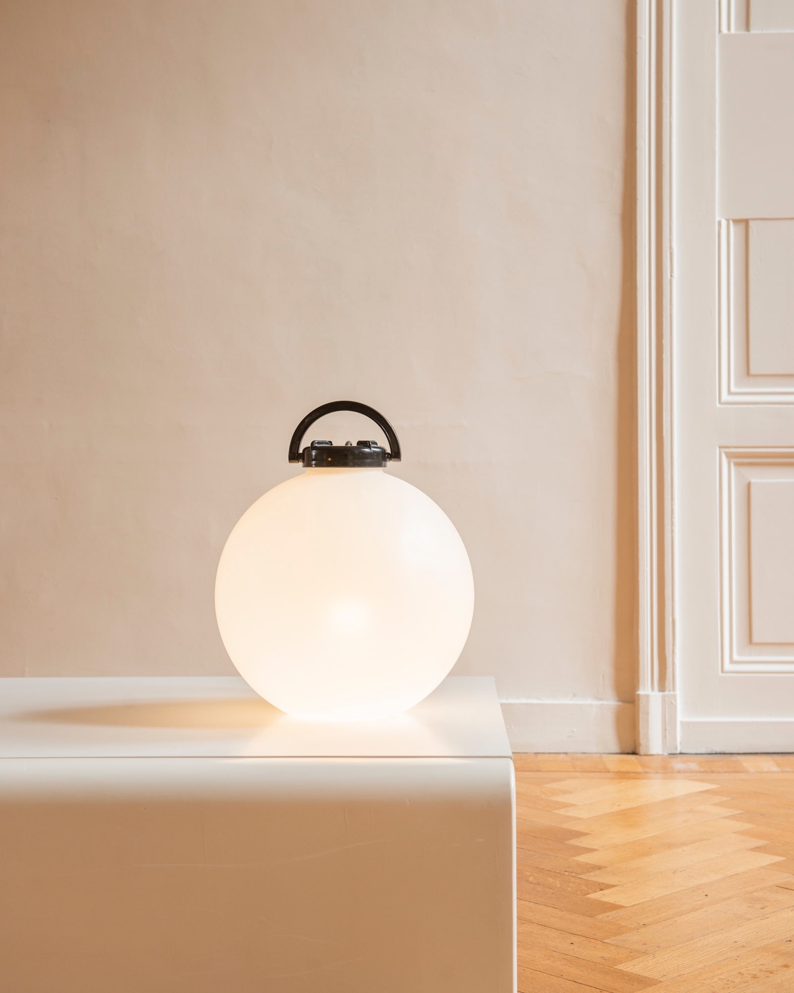 Isao Hosoe (1942–2015) Tama Lamp White polyurethane globe with a black ABS plastic handle: Isao Hosoe (1942–2015) Tama LampWhite polyurethane globe with a black ABS plastic handle Valenti EditionDate of creation: circa 1970H42 D36 cm