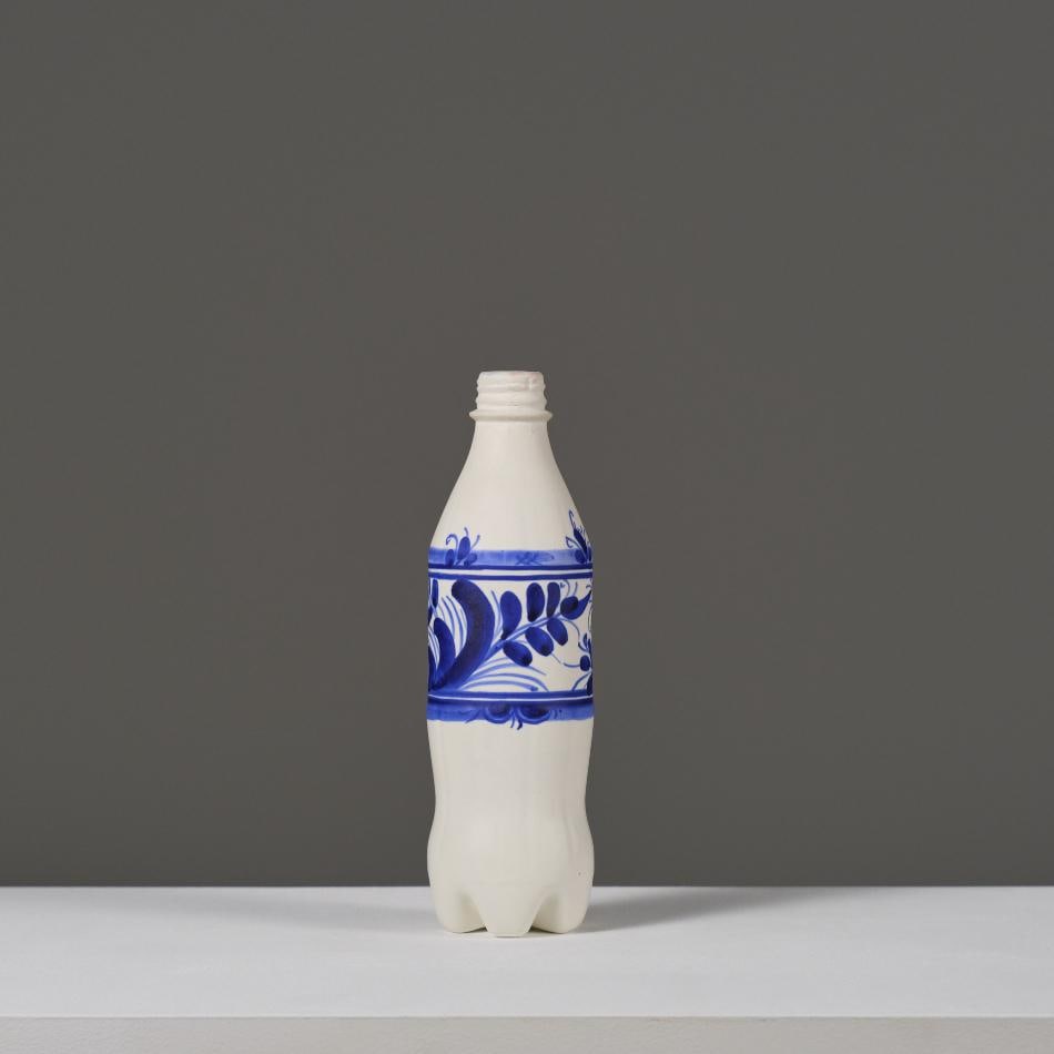 Gerard Moliné (born in 1977) New Majolica 500 cl #4 Hand-painted porcelain bottle Porcelain and (1 of 9)