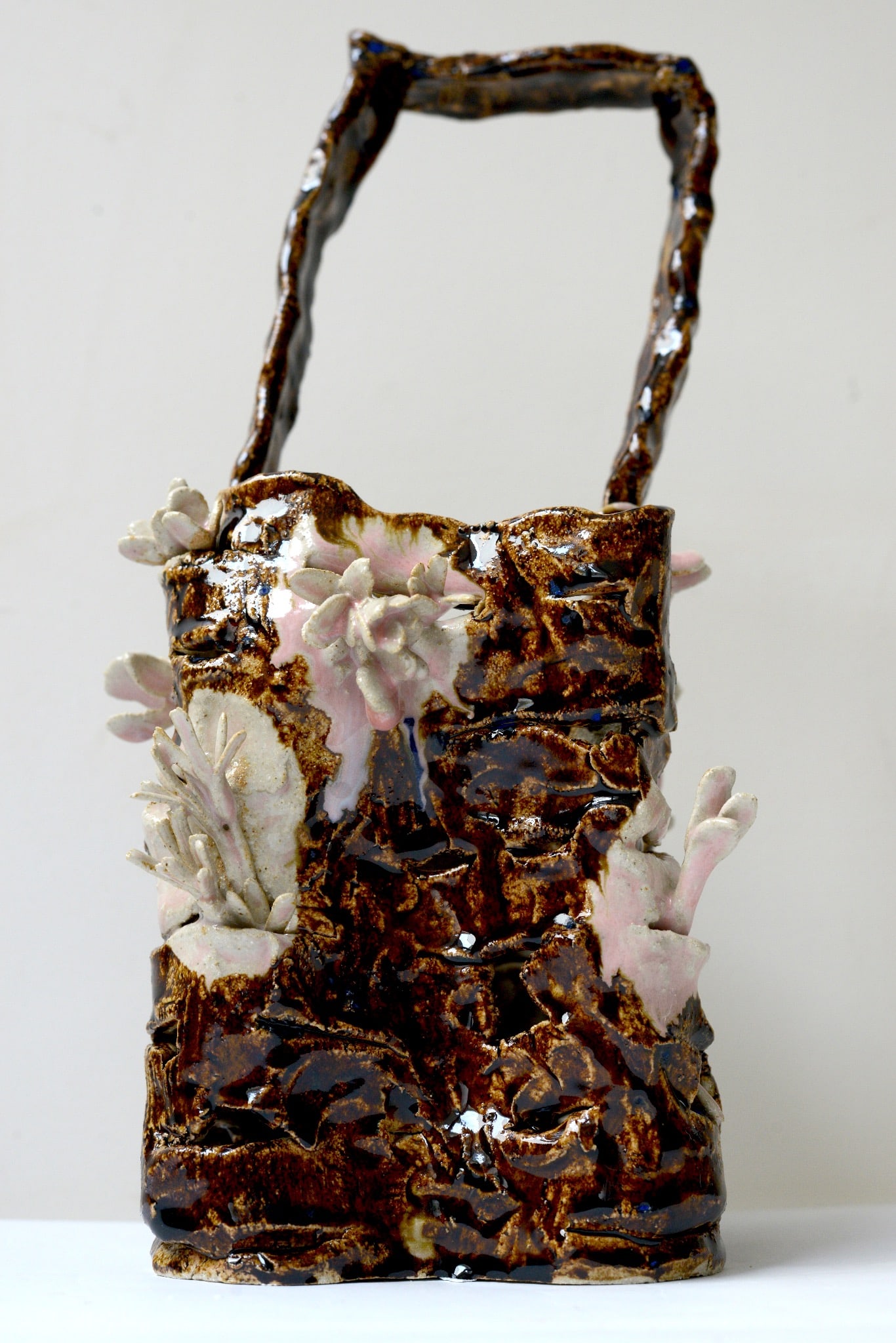 Juliette Teste (born in 1986) Flower Basket #1 Stoneware, glaze Date created: 2026 H32 L19 P18 cm (1 of 1)