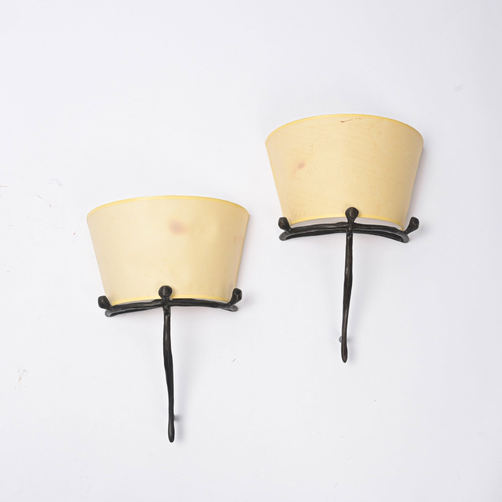 Unusual Object Pair of wall sconces Bronze Circa 1995 H35 L25 cm Bronze frame in very good: Unusual ObjectPair of wall sconces BronzeCirca 1995H35 L25 cmBronze frame in very good condition. The lampshades will need to be restored.Lighting design firm founded in 1991 by designer Augustin Gran