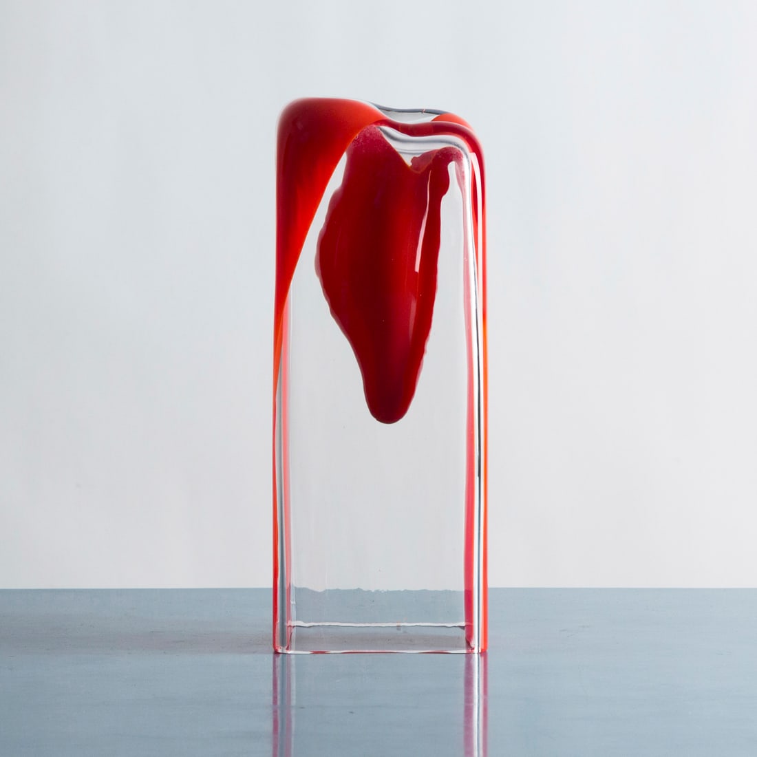 Carlo Nason (born in 1935): Carlo Nason (born in 1935)S471Candleholder Red and white crystal H 10, W 10, D 30 cm
