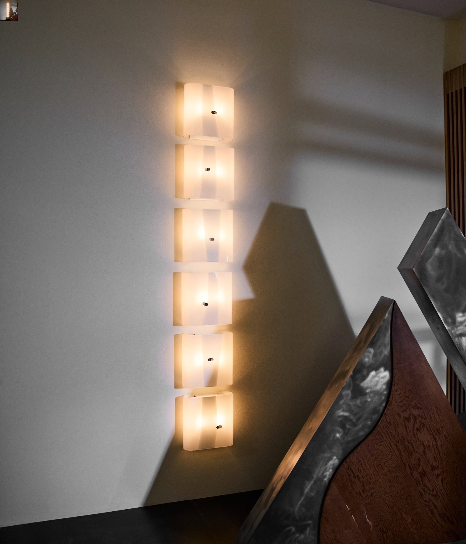 Carlo Nason (born in 1935) LP259: Carlo Nason (born in 1935) LP259 Wall lamp Milky glass and white band H 10, W 27, D 27 cm