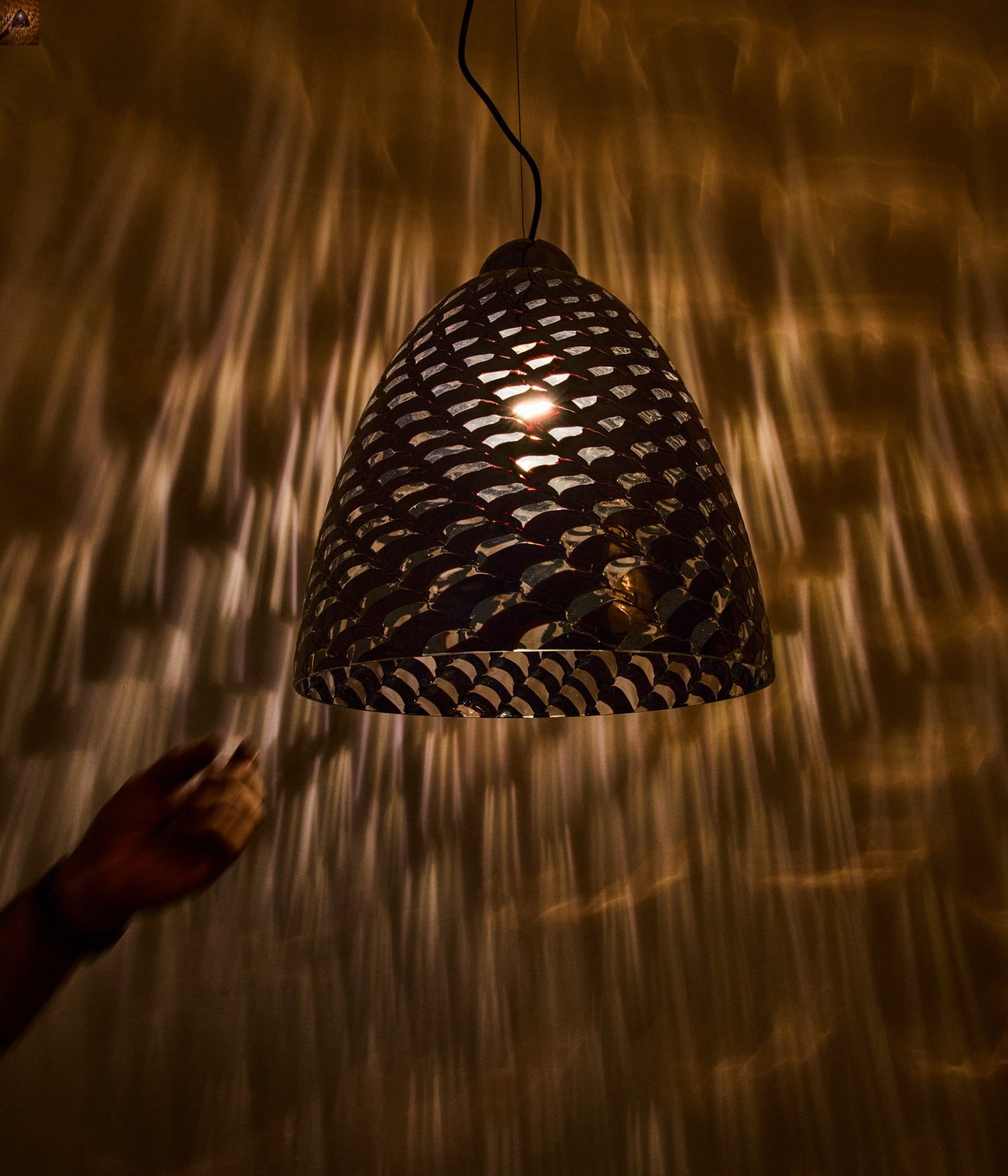 Carlo Nason (born in 1935) LS105: Carlo Nason (born in 1935)LS105Black grooved glass pendant lamp D40 H43 cm