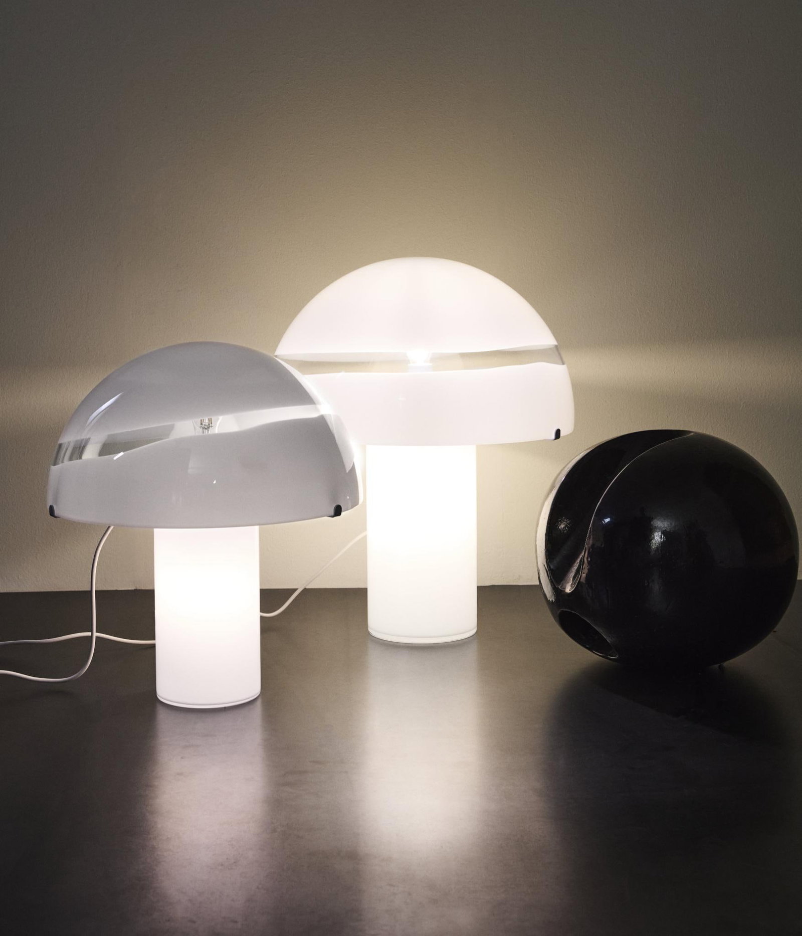 Carlo Nason (born in 1935) LT908: LT908 (Fungo) Table lamp White glass H48 D40 cm