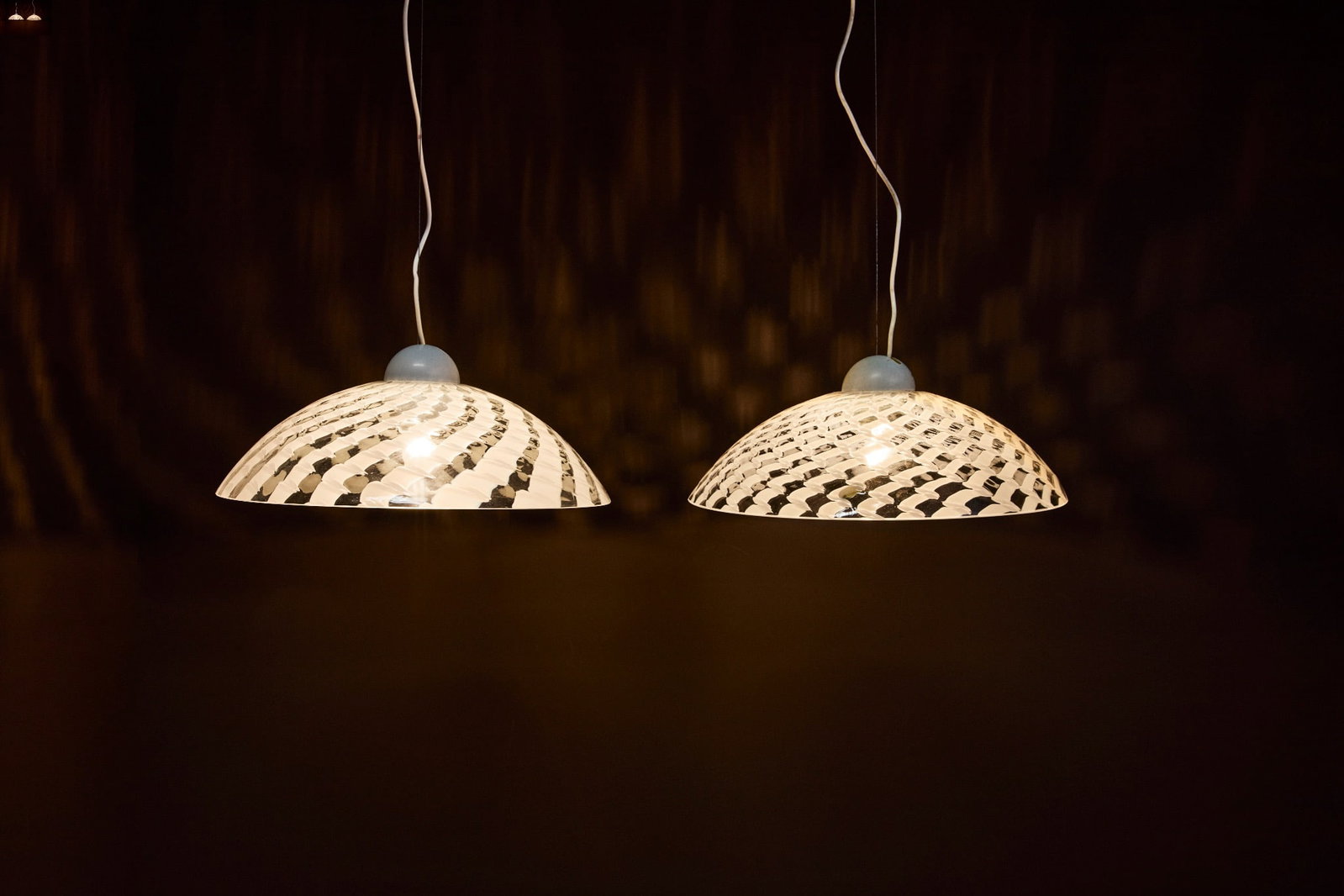 Carlo Nason (born 1935) LS106 Pair of pendant lights: Carlo Nason (born 1935)LS106Pair of pendant lights Murano blown glass and chrome-plated metal H21 D52 cm"