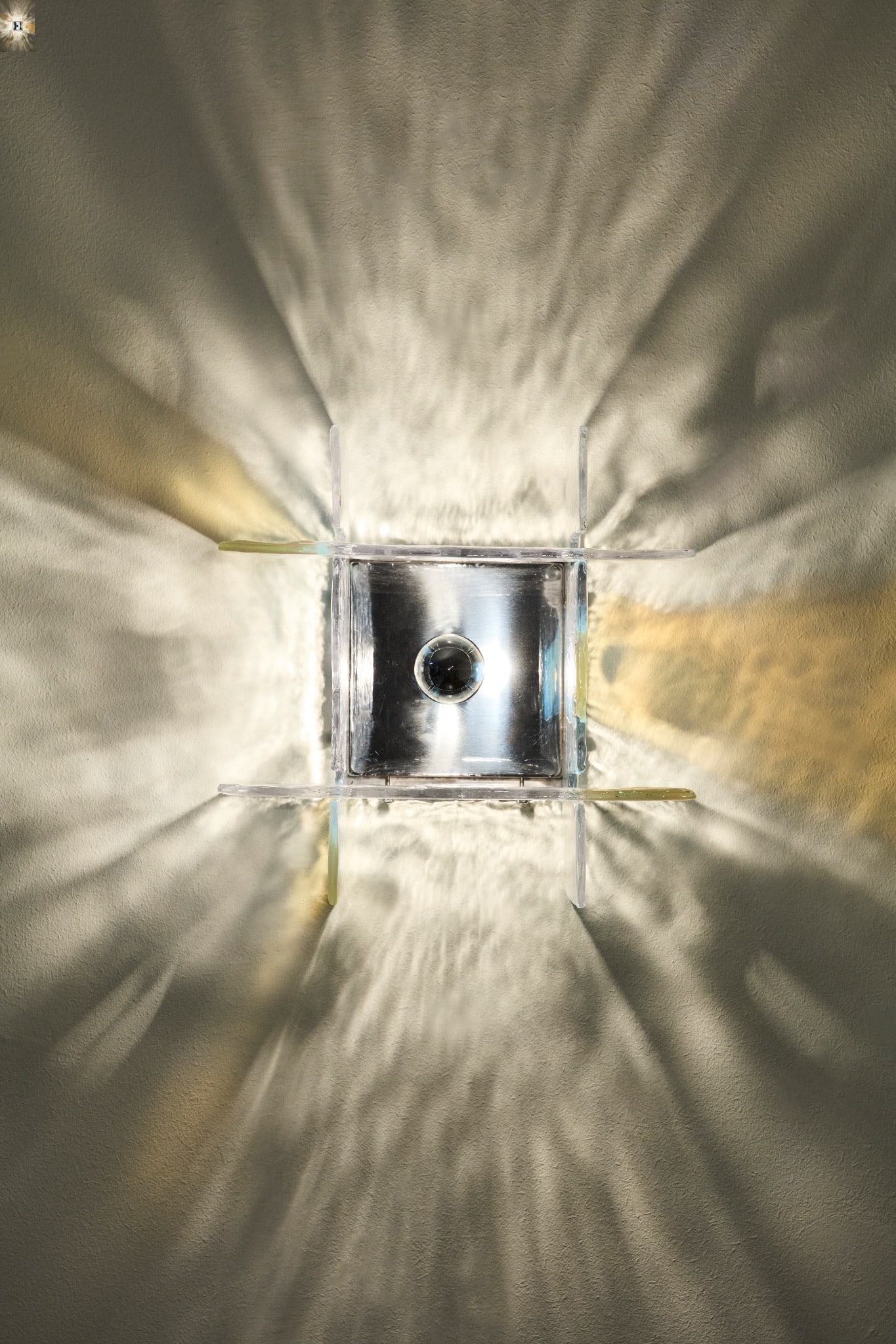 Carlo Nason (born in 1935) LP263 Wall sconce: Carlo Nason (born in 1935)LP263Wall sconce Interlocking white and tobacco-colored crystal panels H 39, W 39, D 24 cm"