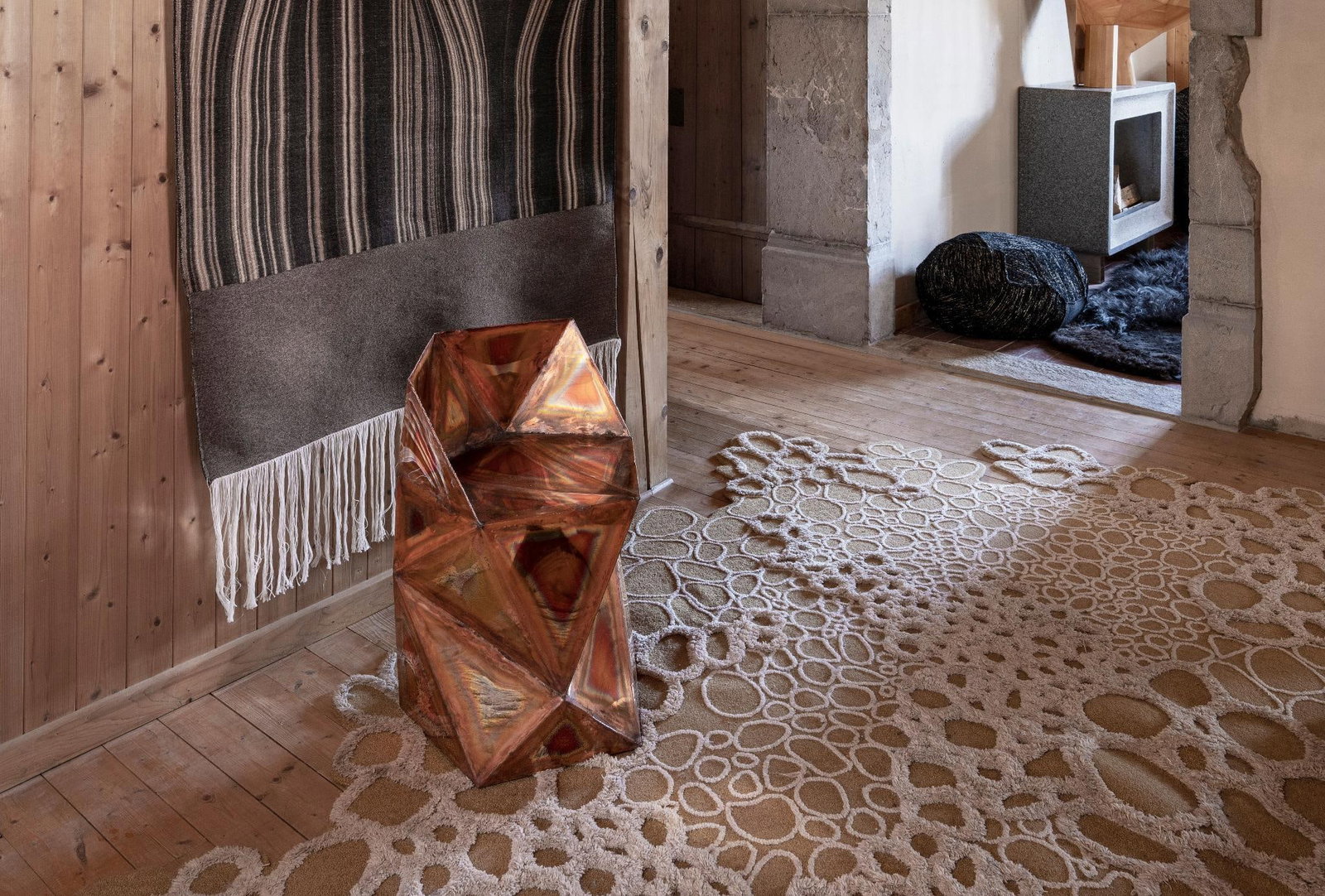 Fabrice Ausset Gold Nénuphar Tapis Laine mérinos et soie Date de création : 2015 L350 P238 cm Le: Fabrice AussetGold Water LilyRugMerino wool and silkYear created: 2015L350 W238 cmThe water lily motif—which painting has long associated with Claude Monet’s variations at Giverny—finds a textil