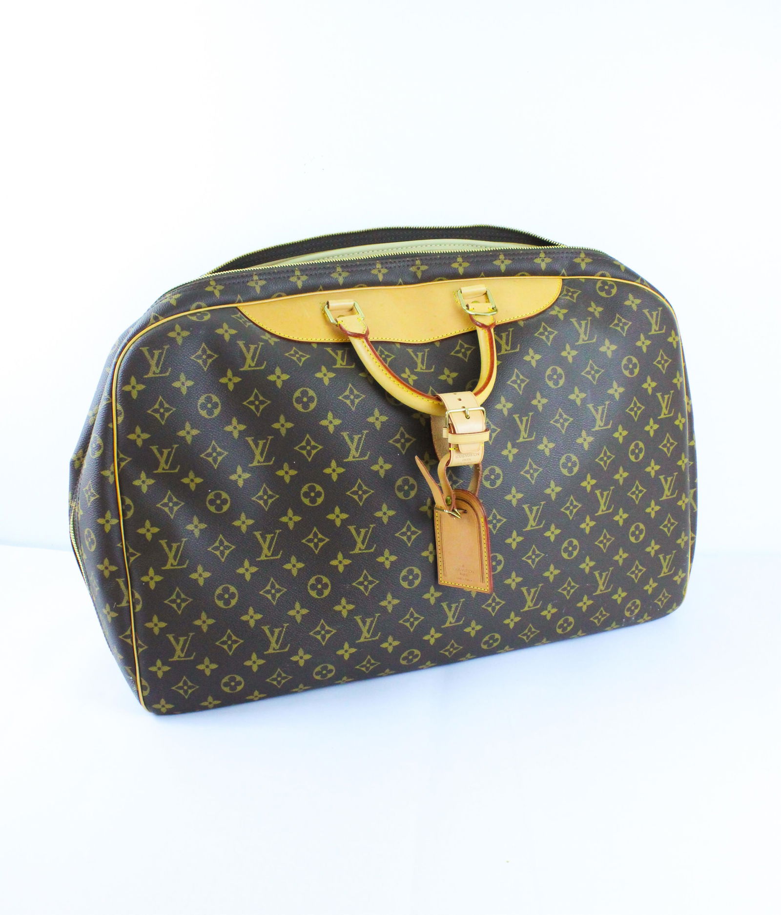 Louis Vuitton Round Luggage Case 22" x 15" (1 of 16)