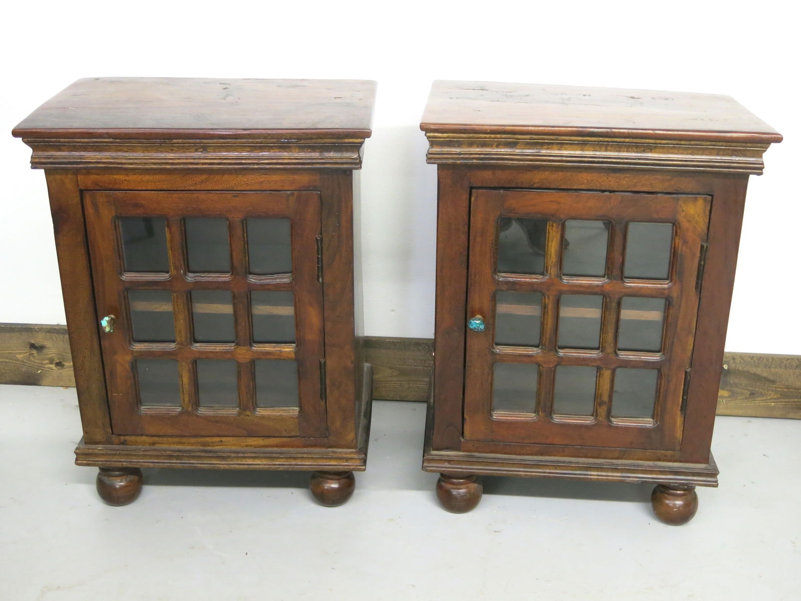 Cottage End Table Pair (1 of 10)