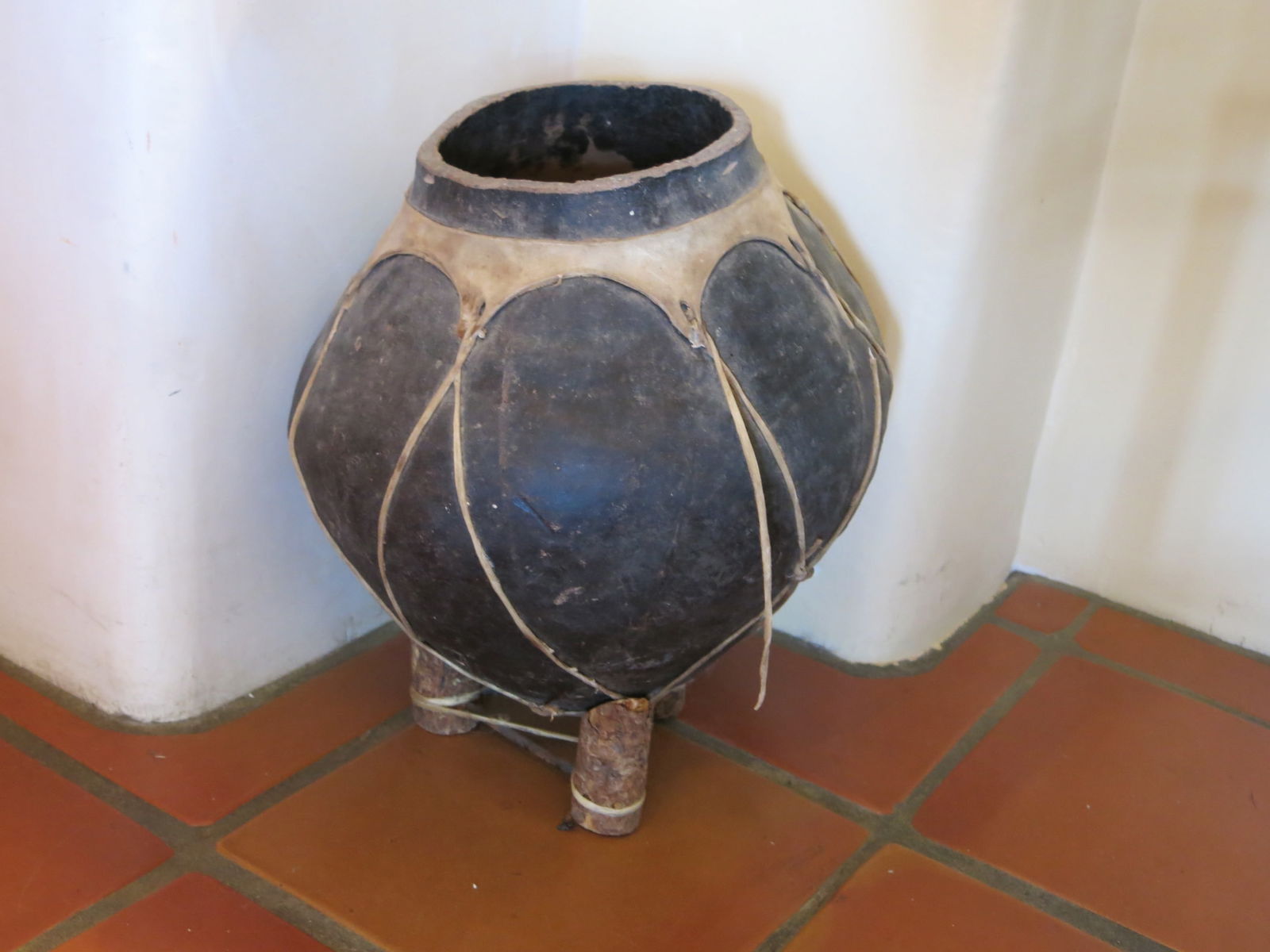 Tarahumara Pot on Wooden Stand (1 of 4)
