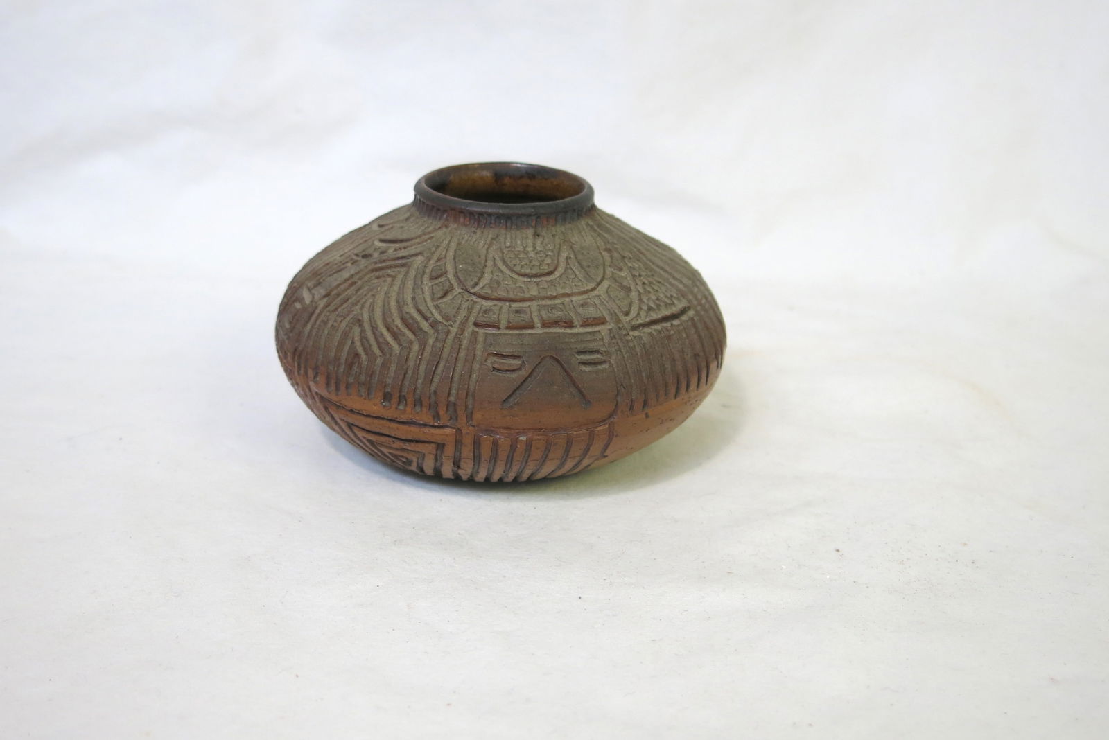 Vintage Otellie Loloma Hopi Sgraffito Pueblo Pot (1 of 7)