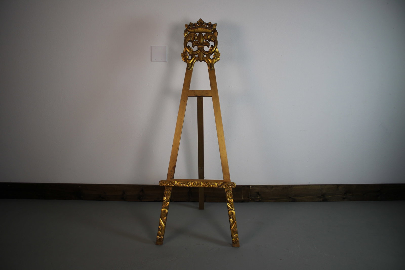 Italian Style Gilded Carved Wood Art Display Easel 57"x20": A large-scale giltwood display easel with a pierced fleur-de-lis crest terminating in a gilded crown finial. The tripod legs cross at the crest and splay to a carved lower stretcher flanked with acant