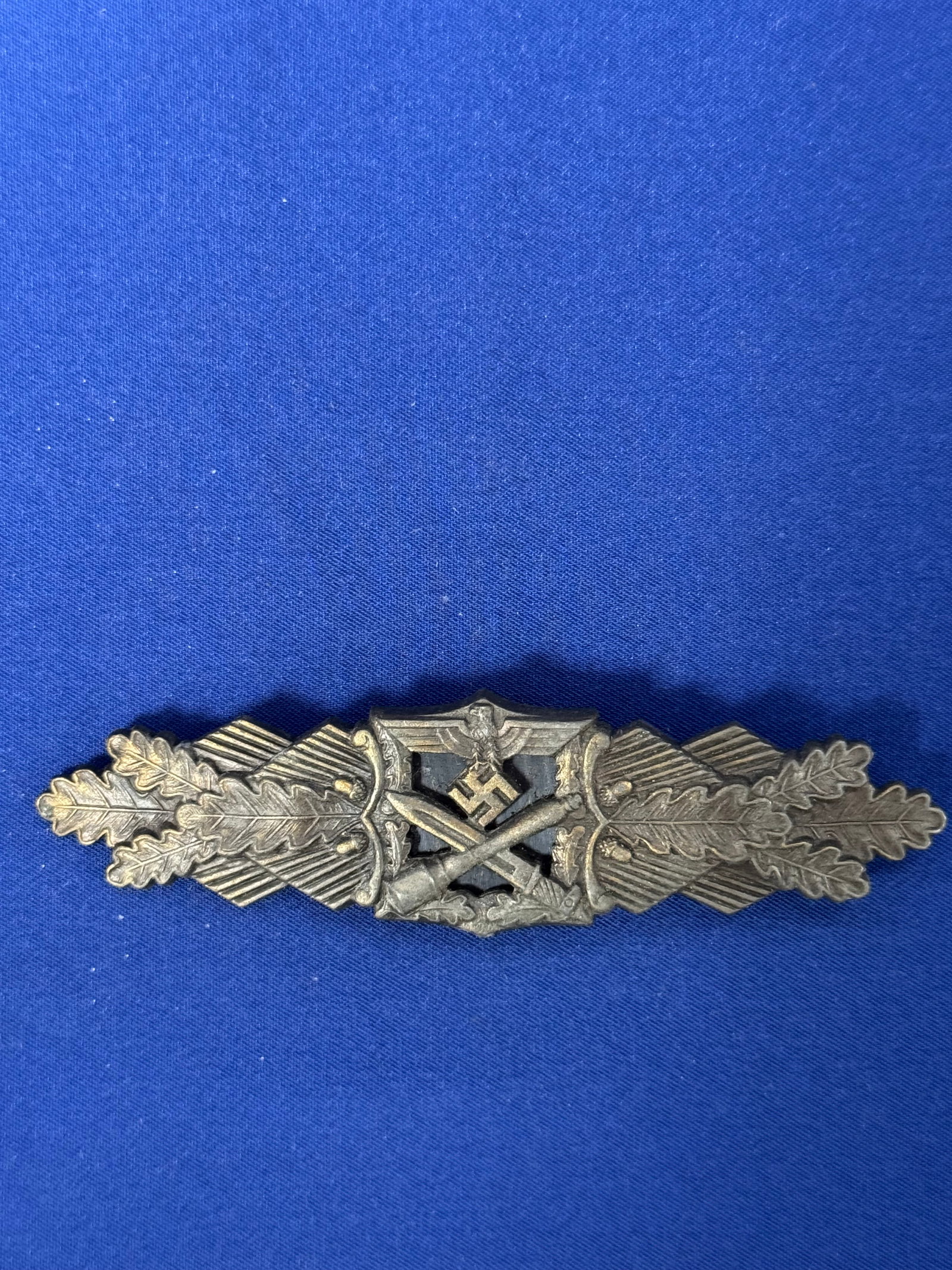 WW2 German Close Combat Clasp - Maker Marked: WW2 German Close Combat Clasp - Maker MarkedThe Combat Clasp (Nahkampfspange), also known as the Close Combat Clasp, was a military decoration awarded by Nazi Germany during World War II to recognize 