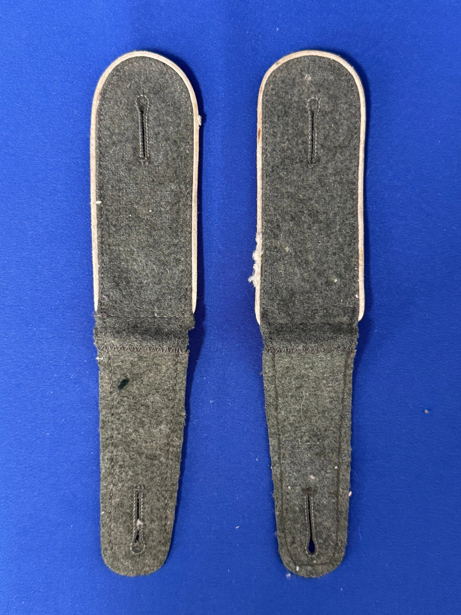WW2 German Mint pair of Heer infantry EM shoulderstraps: Mint pair of Heer infantry EM shoulderstraps
