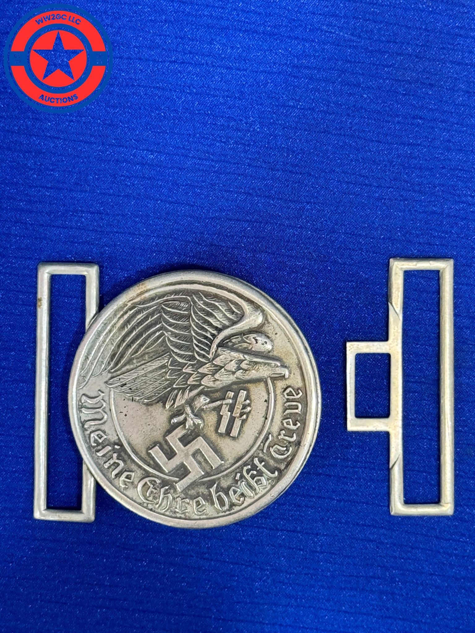 WWII GERMAN WAFFEN SS OFFICERS BELT BUCKLE: WWII GERMAN WAFFEN SS OFFICERS BELT BUCKLE We do not believe the item to be original.Please bid Accordingly.