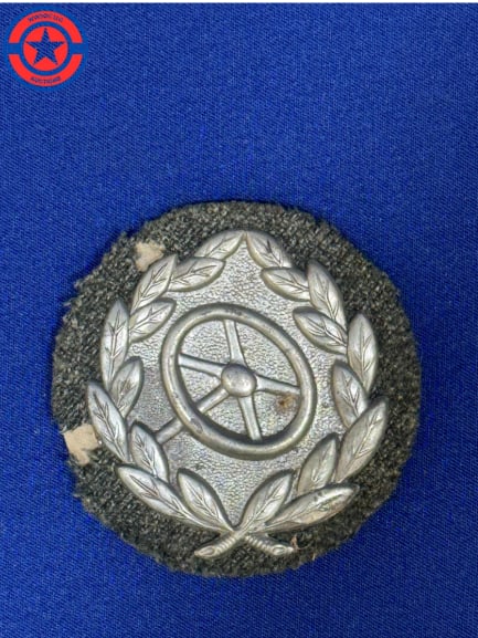 WWII German Luftwaffe Drivers Badge Silver (1 of 2)