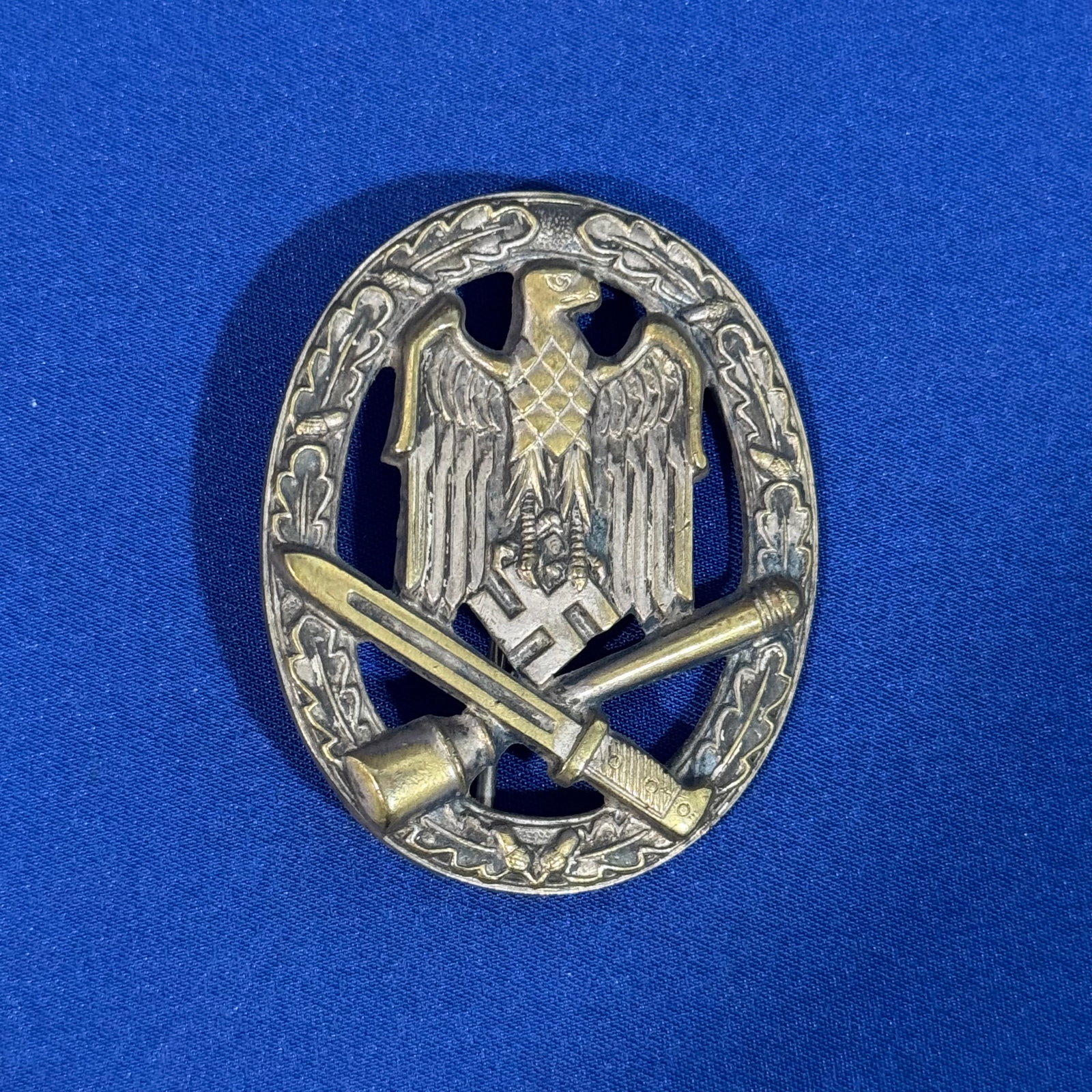 WW2 German Hallow back General Assault Badge: WW2 German Hallow back General Assault Badge