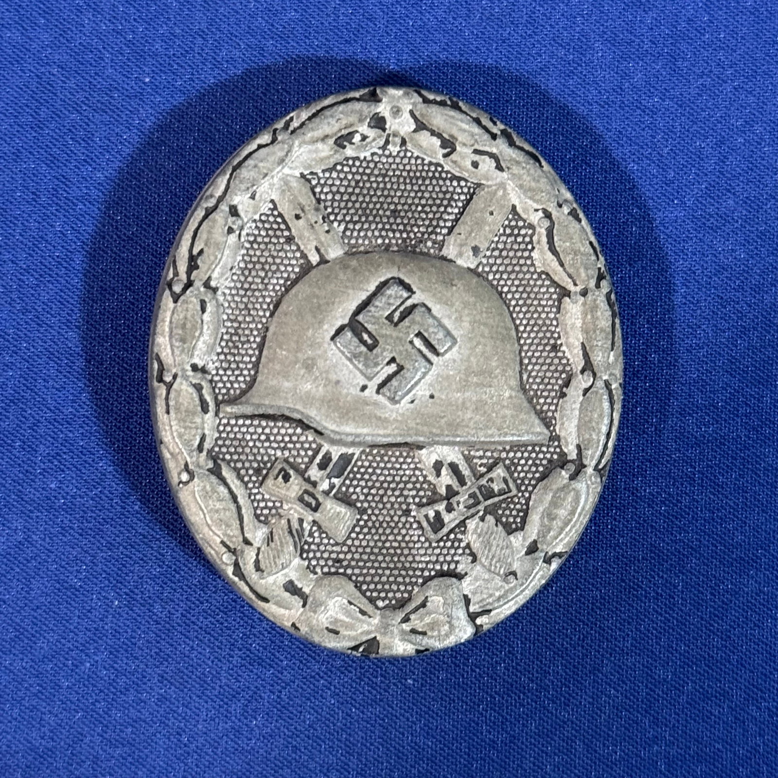 WW2 German Black wound badge: WW2 German Black wound badge (missing finish)