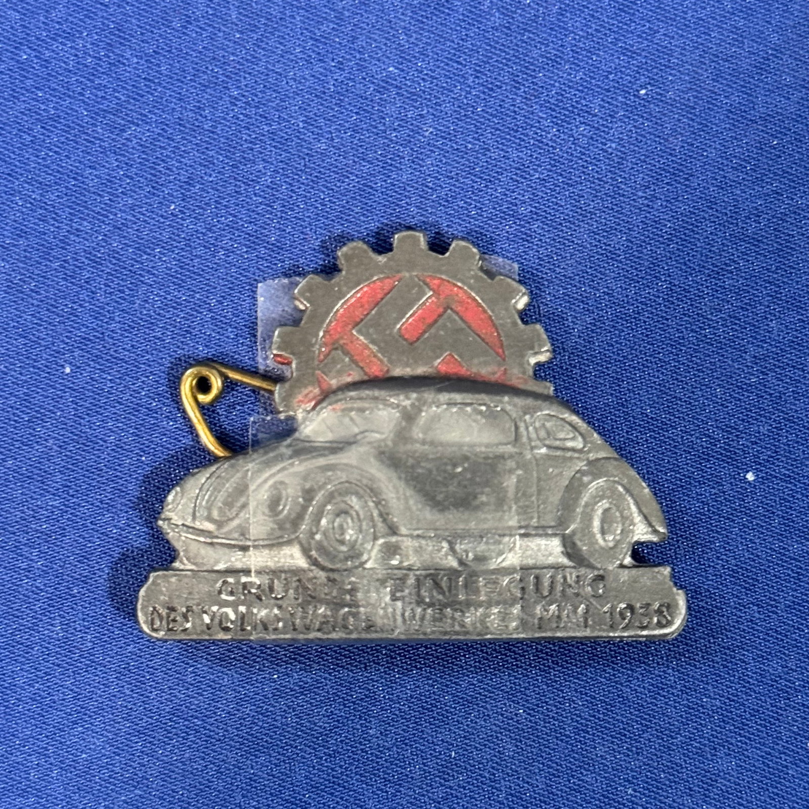 WW2 German Rare Tinnie DAF Volkswagen: WW2 German Rare Tinnie DAF VolkswagenSeldom seen original vw pin. sadly pin is off but could be re applied bit accordingly