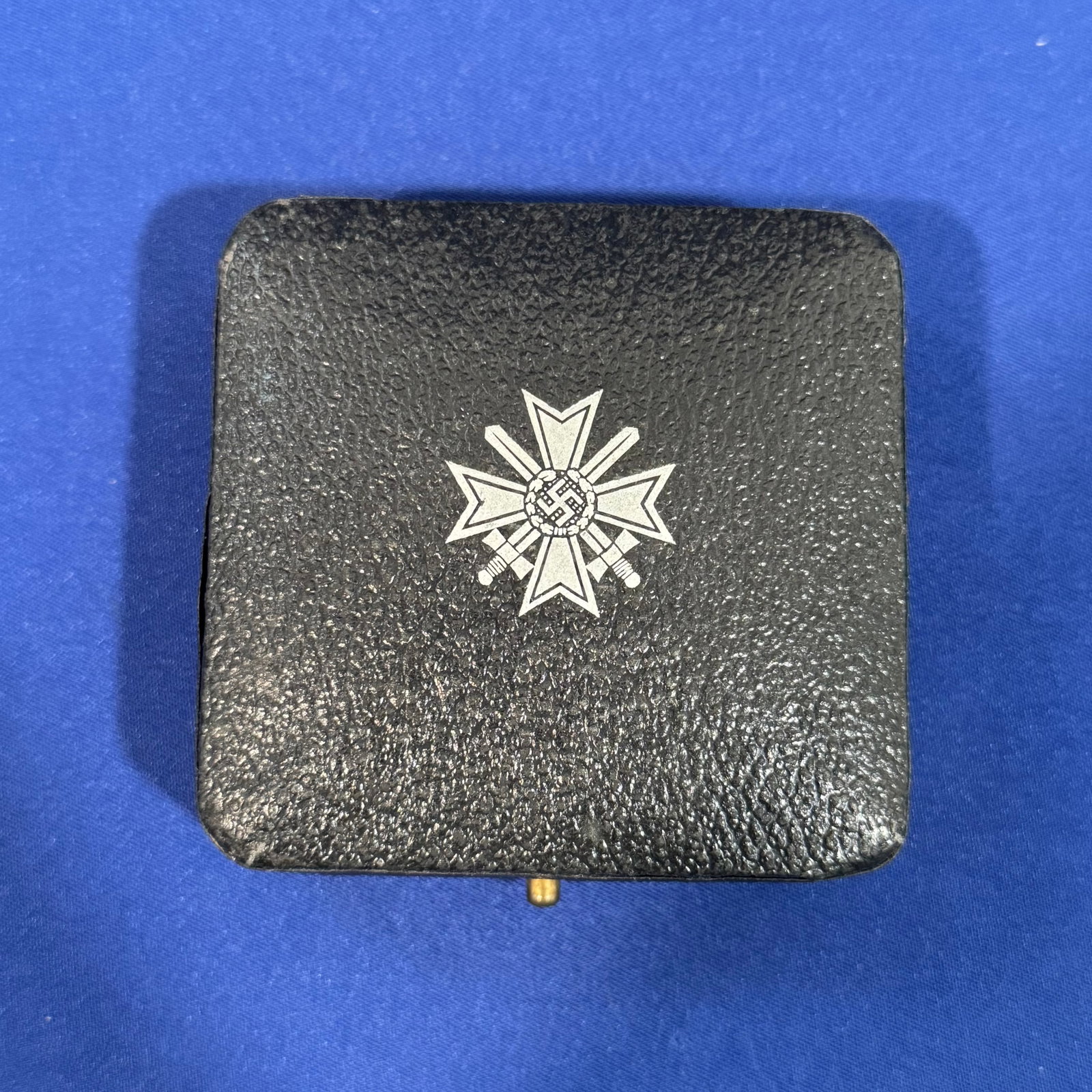 Cased War Merit Cross with Sword 1st Class Medal: Cased War Merit Cross w/swords 1st class Medal war production, silver finished with some tarnish. 65 marked on pin (Klein & Quenzer pin with matching marked case)
