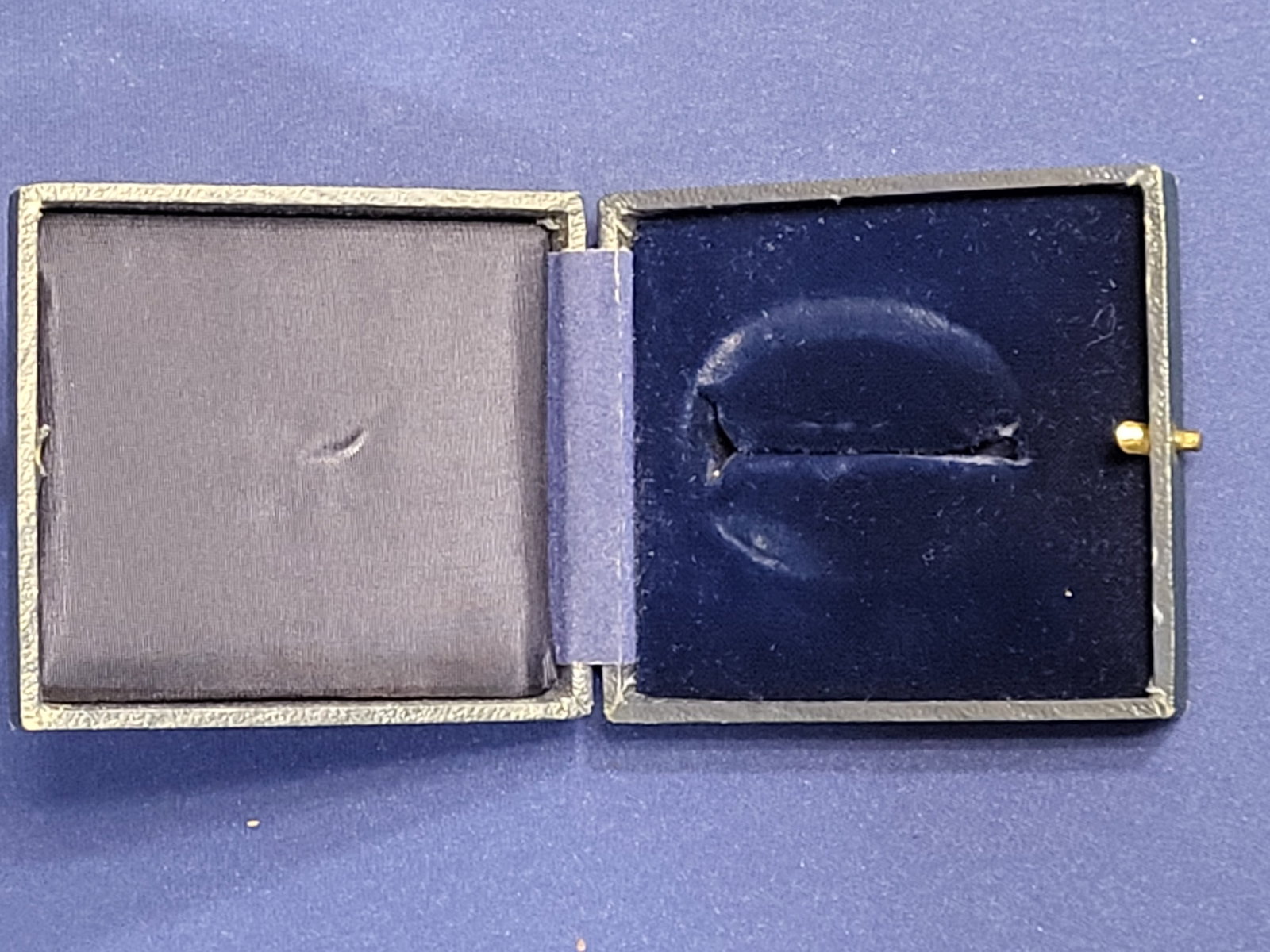 Ww2 german box for radio gunner (post war): We believe this is post war please bid accordingly