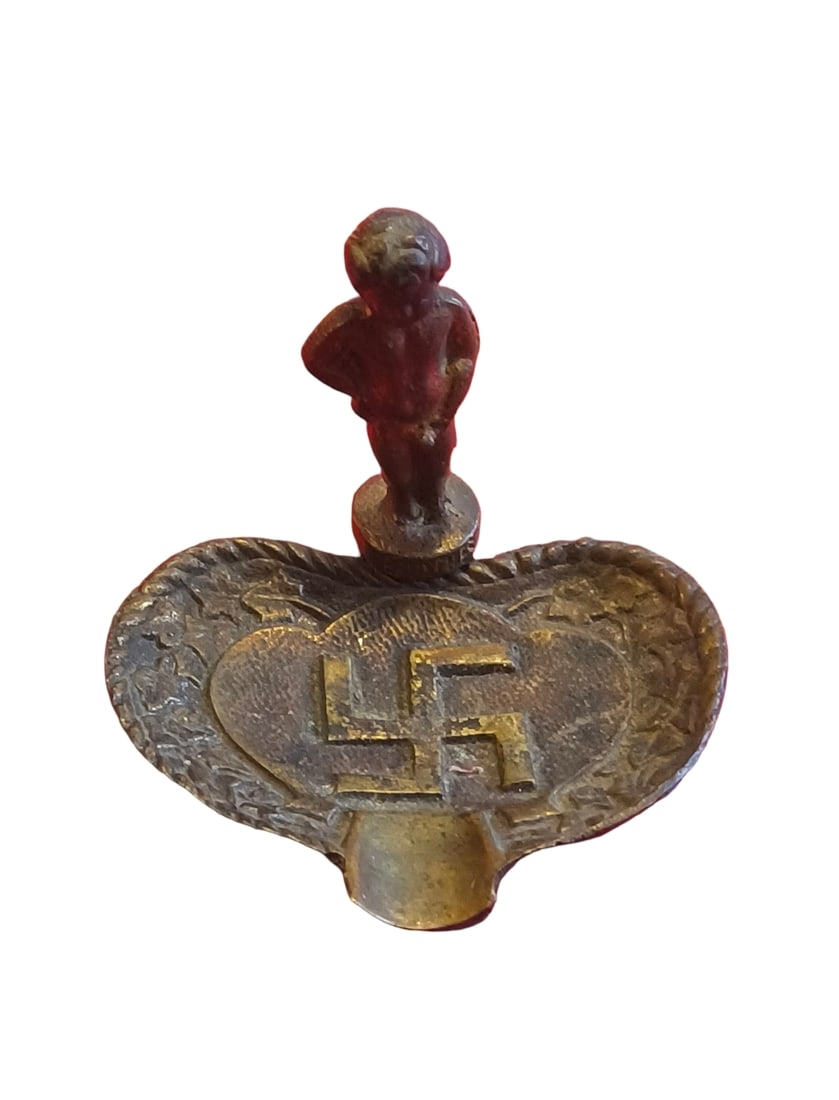 WWII Brussels Anti War Mankin Piss Ashtray: 3.5 in wide